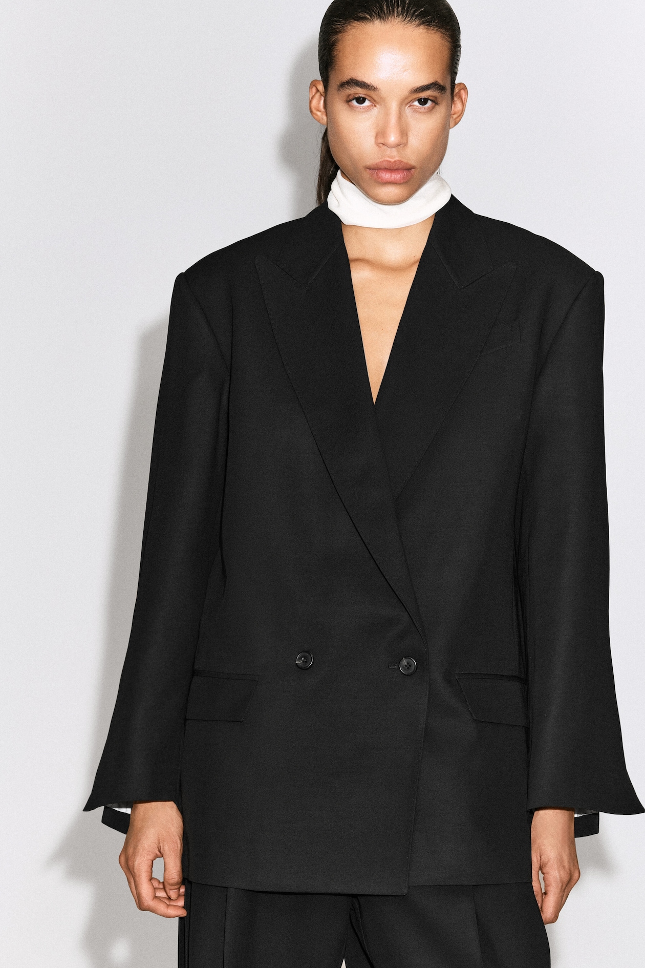 CONTRAST-LINED DOUBLE-BREASTED BLAZER — BLACK
