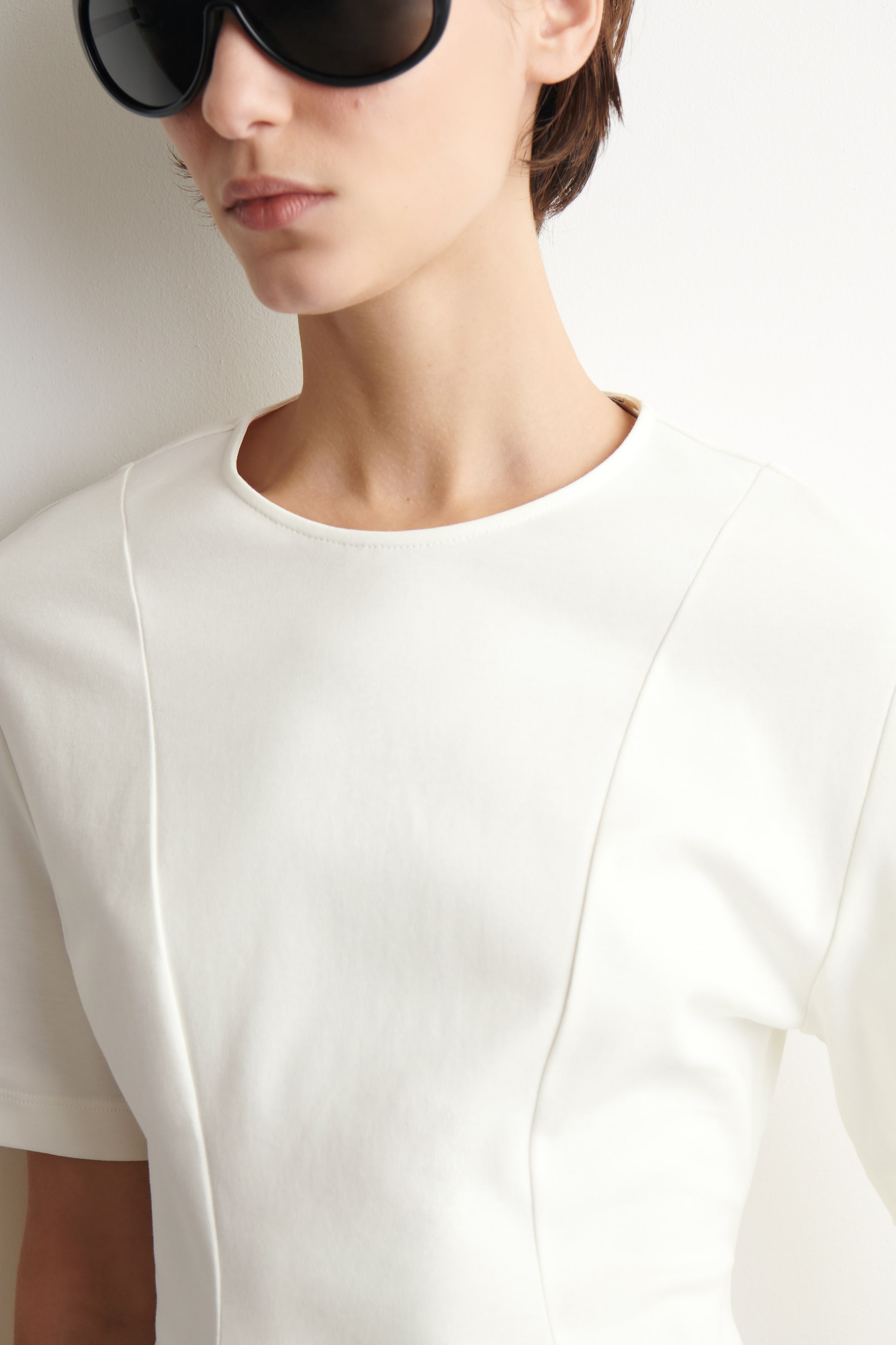 Se større billede: T-SHIRT I BOMULD MED MARKERET TALJE - HVID - DAME | H&M DK 3