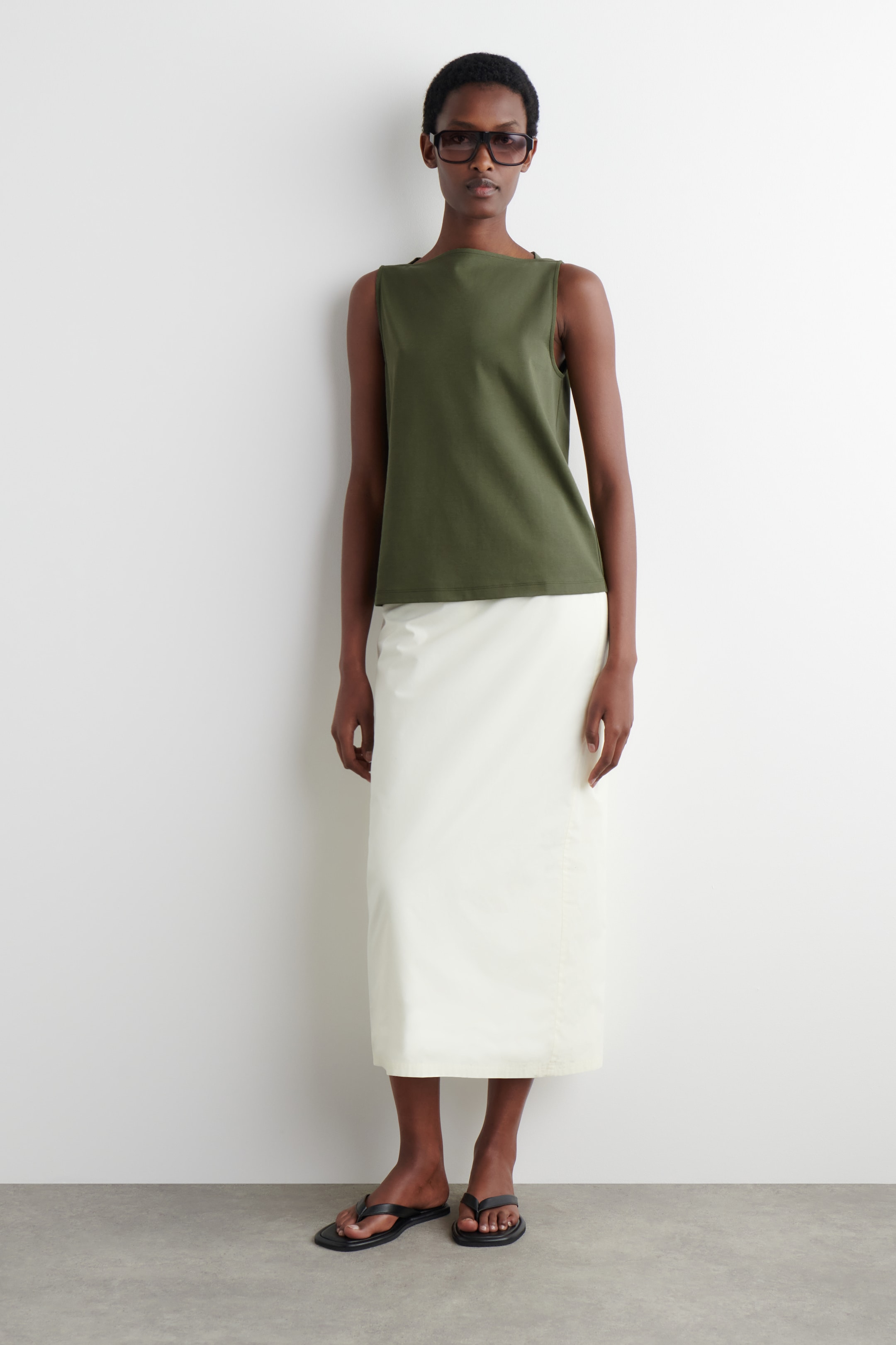 Ver imagen más grande: CAMISETA DE TIRANTES CON ESCOTE BARCO - CAQUI - MUJER | H&M ES 2