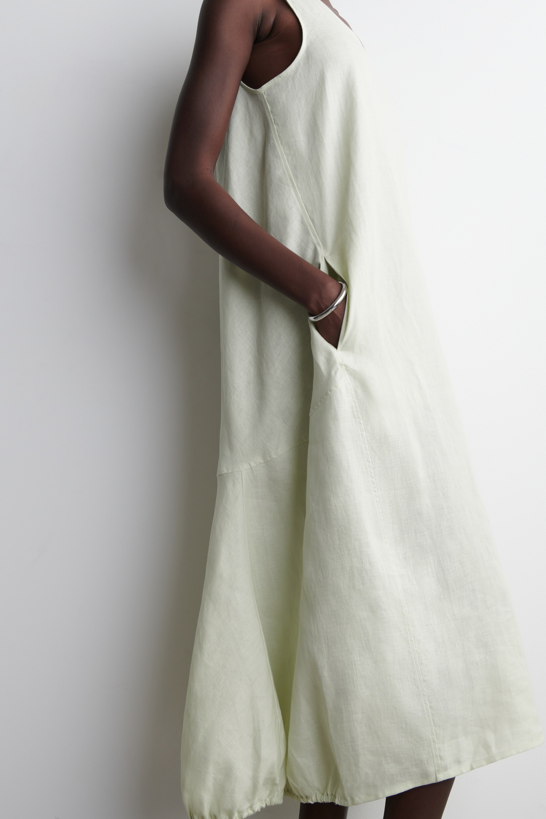 Grösseres Bild ansehen: MAXIKLEID AUS LEINEN MIT ELASTISCHEM SAUM - HELLGRÜN - DAMEN | H&M CH 2