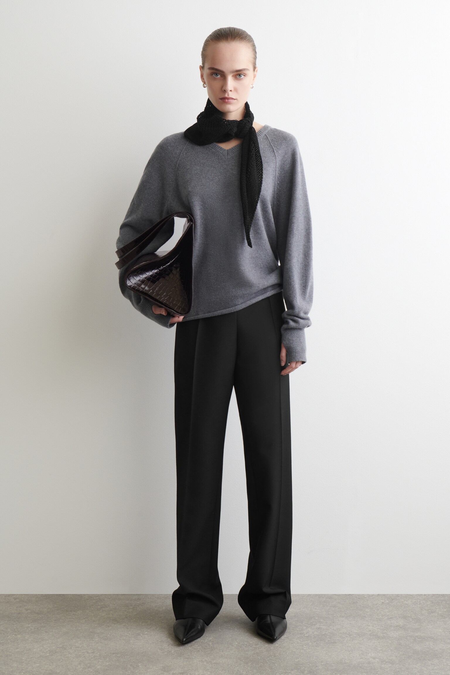 POINTELLE-KNIT TRIANGLE SCARF - BLACK - 4