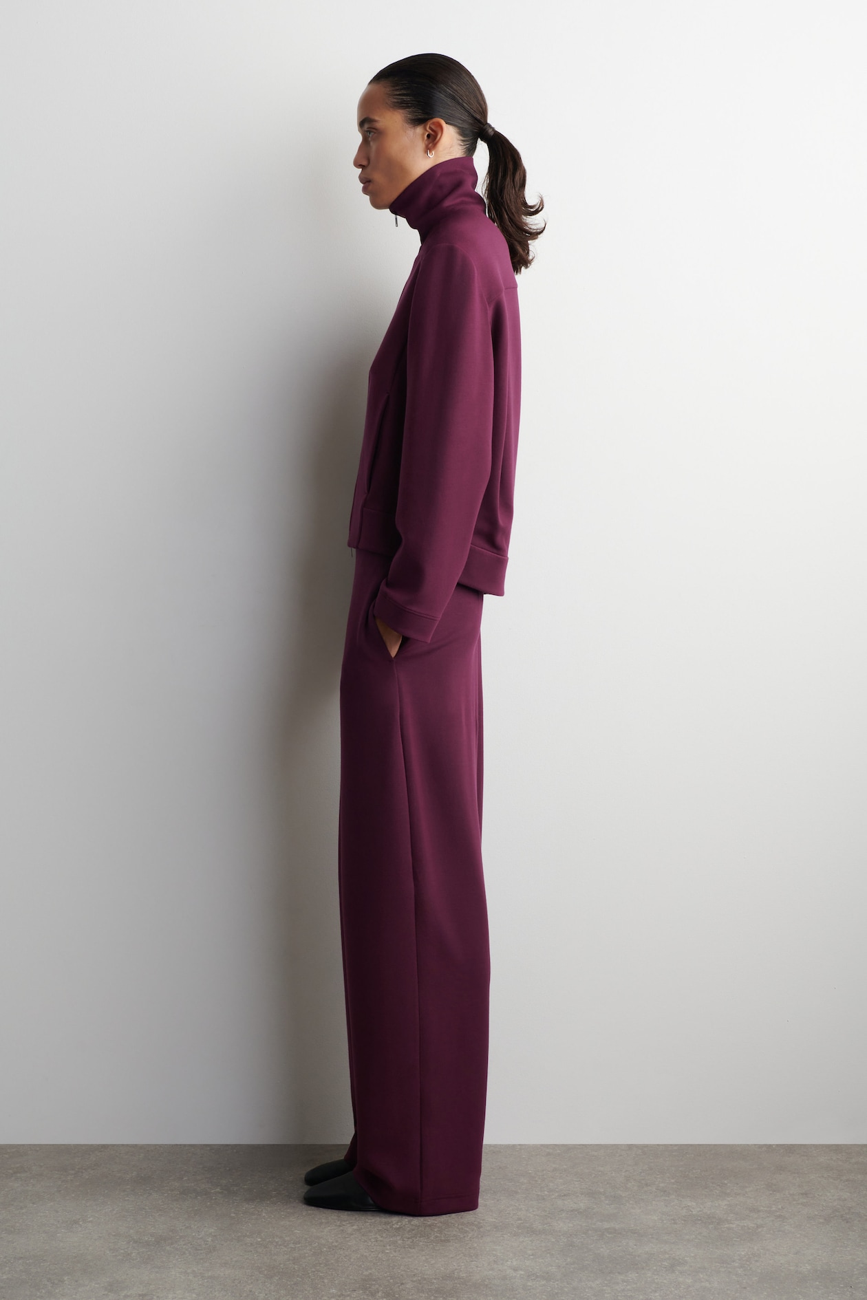 SCUBA BARREL-LEG JOGGERS — BORDEAUX