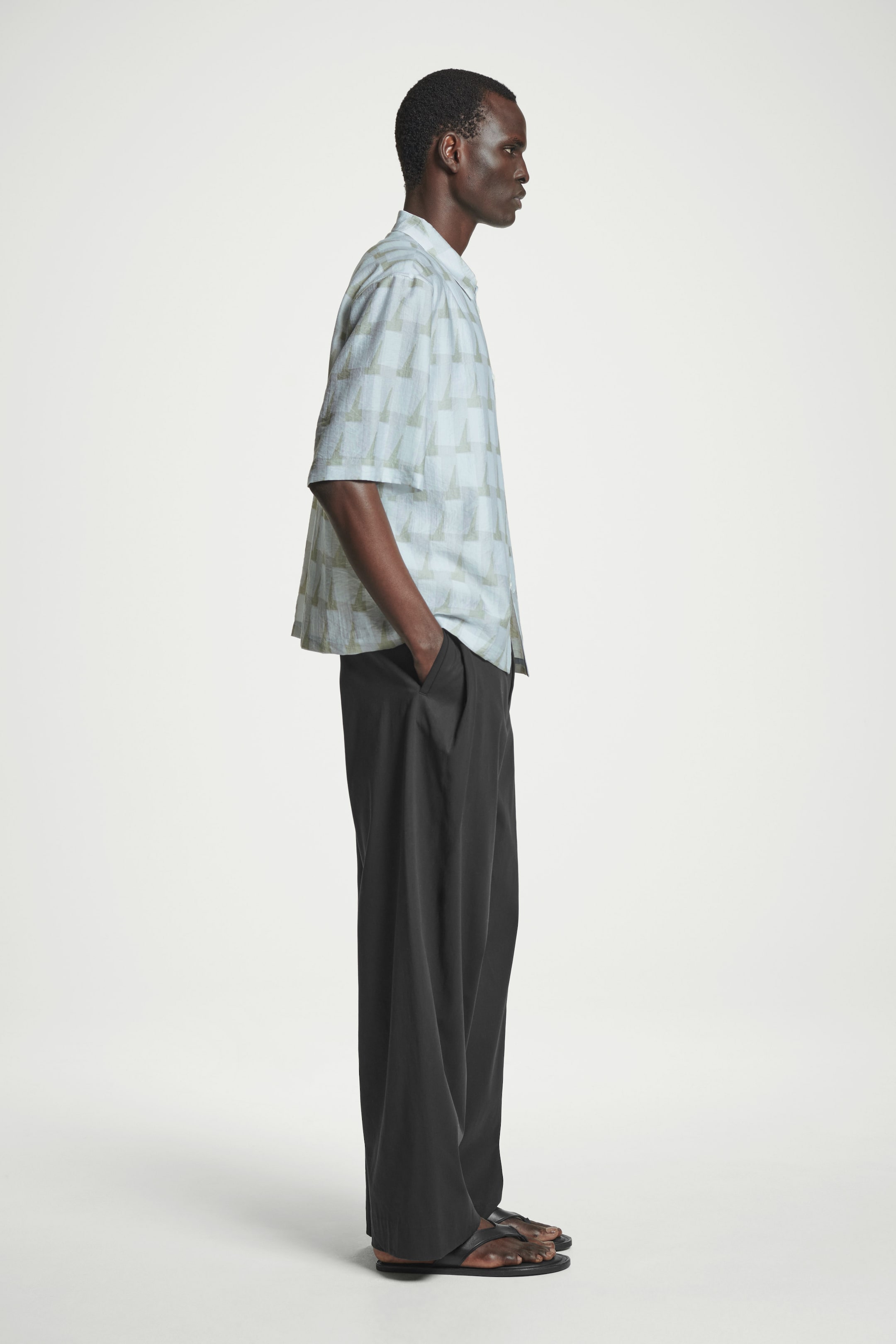 Agrandir l'image: CHEMISE À MANCHES COURTES ET IMPRIMÉ GÉOMÉTRIQUE - BLEU CLAIR / IMPRIMÉ - HOMME | H&M FR 3