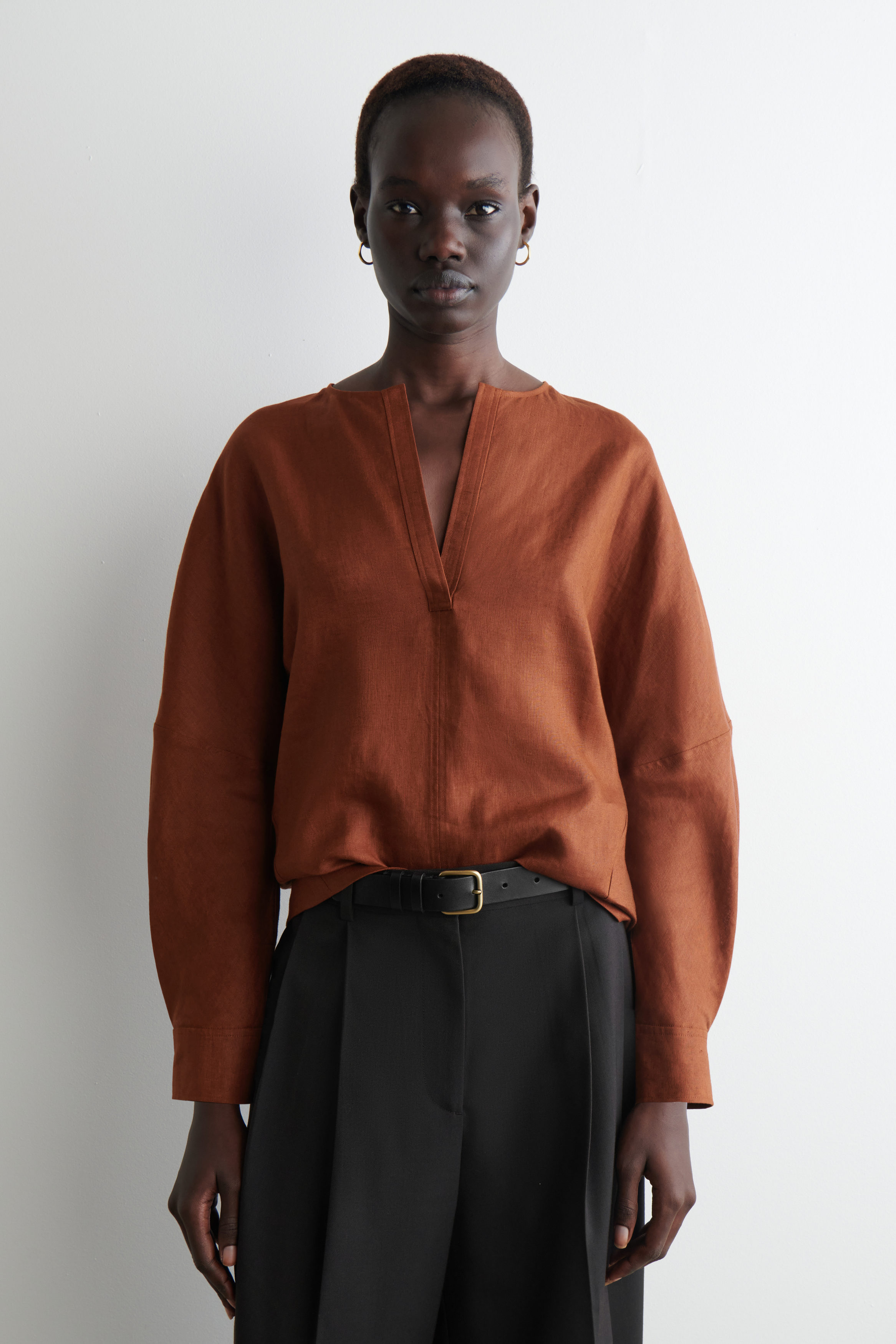 VOLUMINOUS LINEN BLOUSE - RUST RED | COS