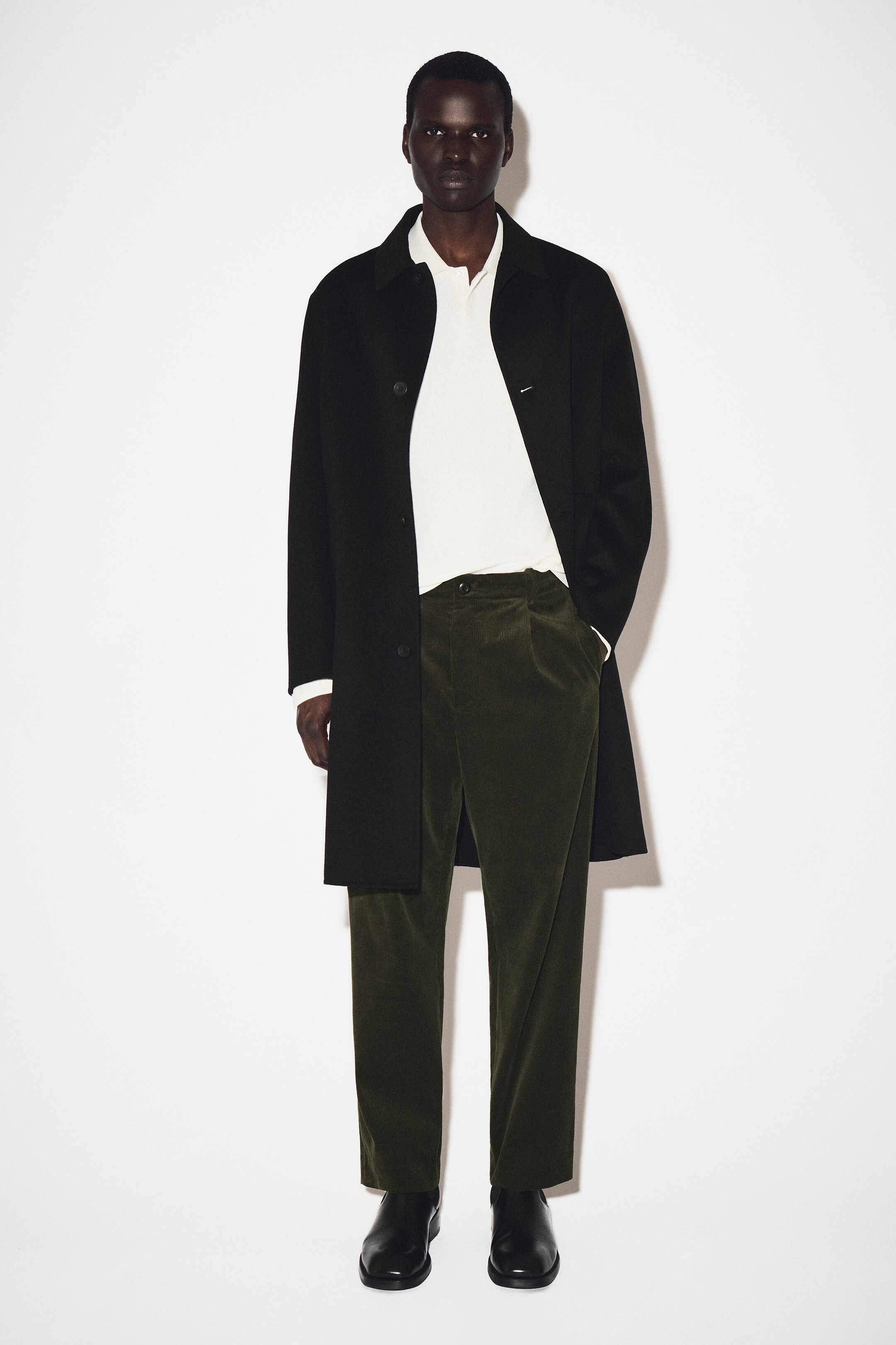 Größeres Bild anzeigen: CORDHOSE MIT GERADEM BEIN UND FALTEN - DUNKLES KHAKI - Men | H&M AT 7