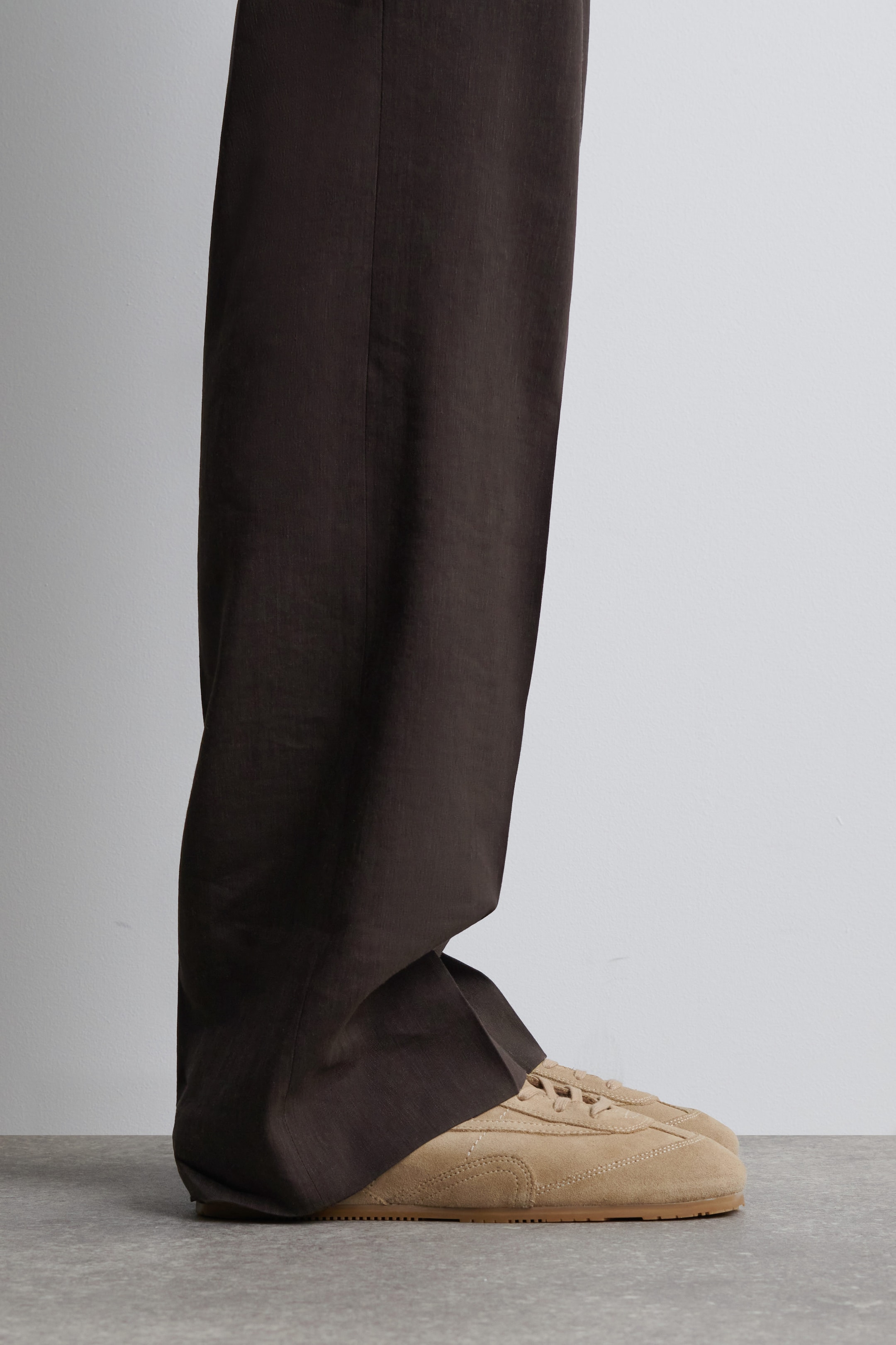 MINIMAL LEATHER SNEAKERS