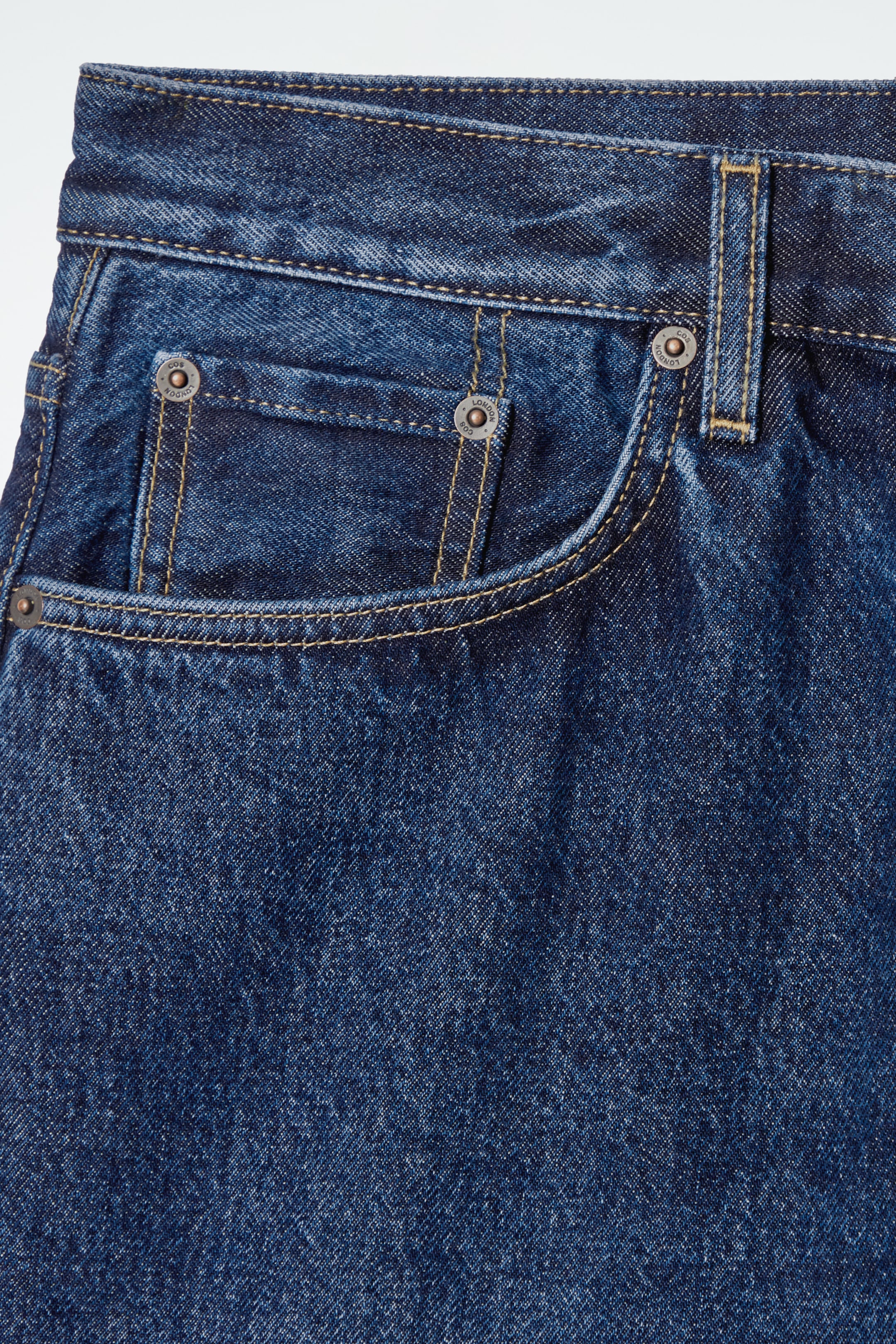 Visa större bild: FACADE JEANS MED RAKA BEN - MÖRKBLÅ - DAM | H&M SE 8