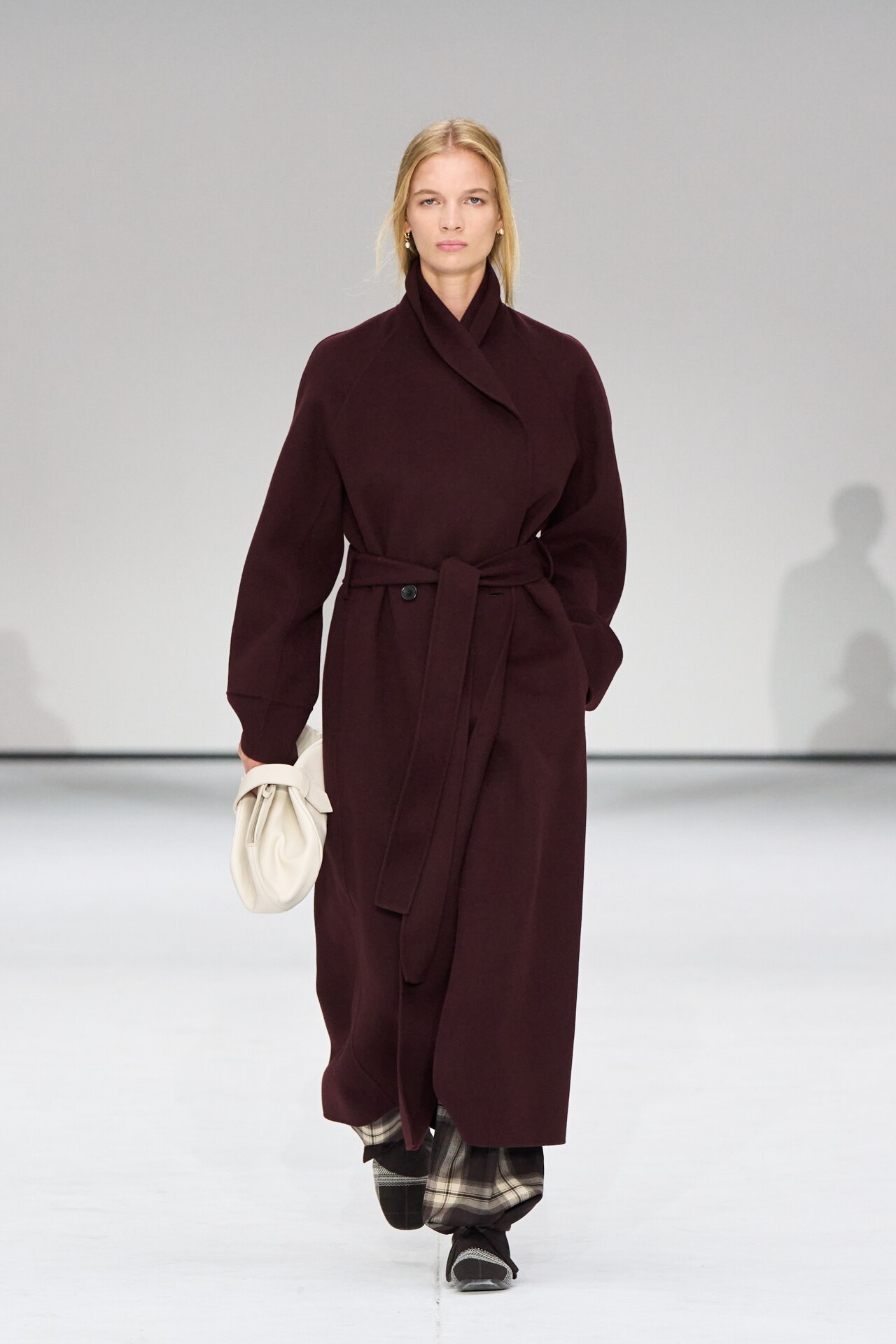 BELTED DOUBLE-FACED WOOL LONG COAT - BURGUNDY | COS US