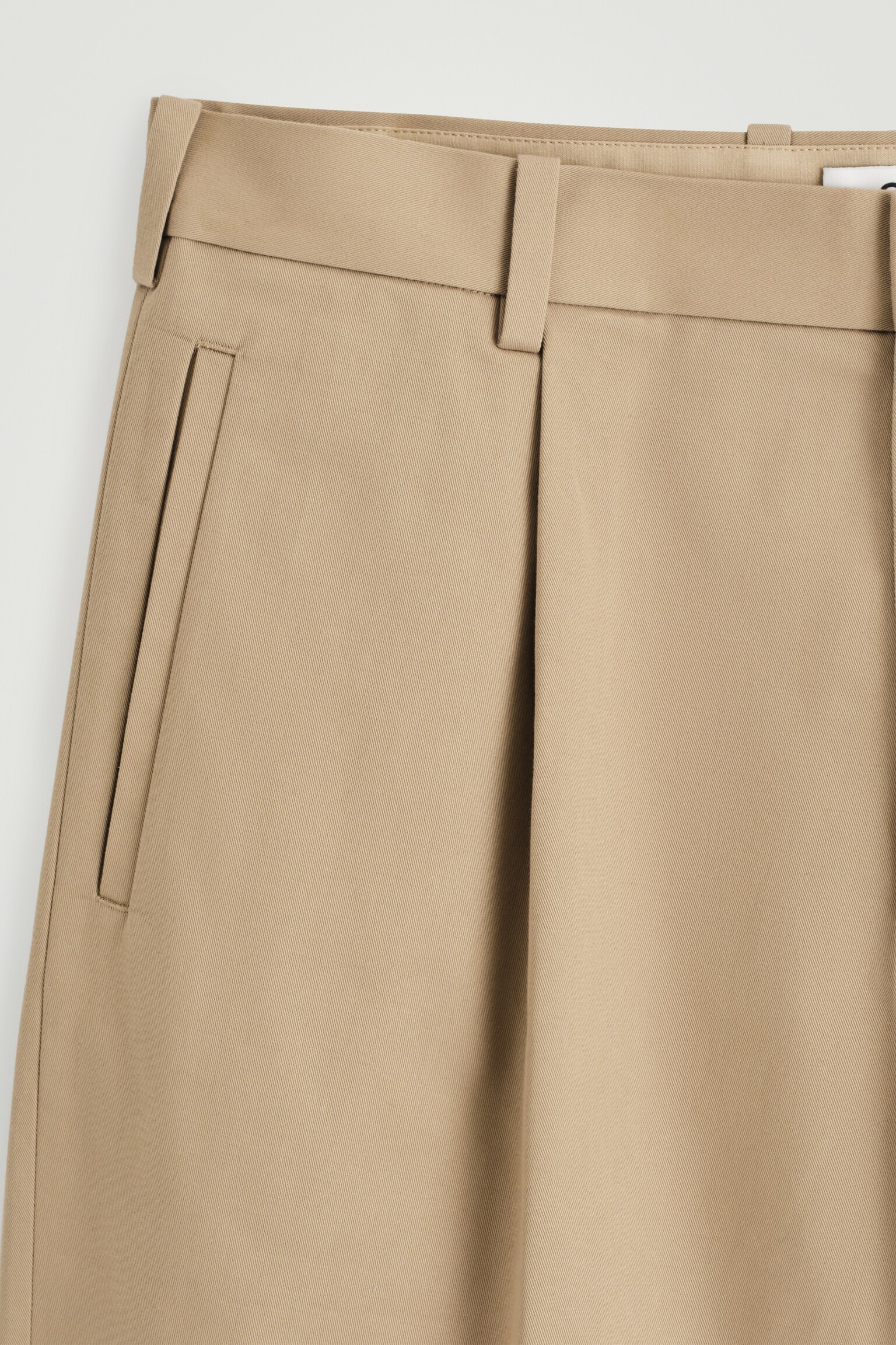 PANTALÓN CHINO CORTO - BEIGE/NEGRO - 5