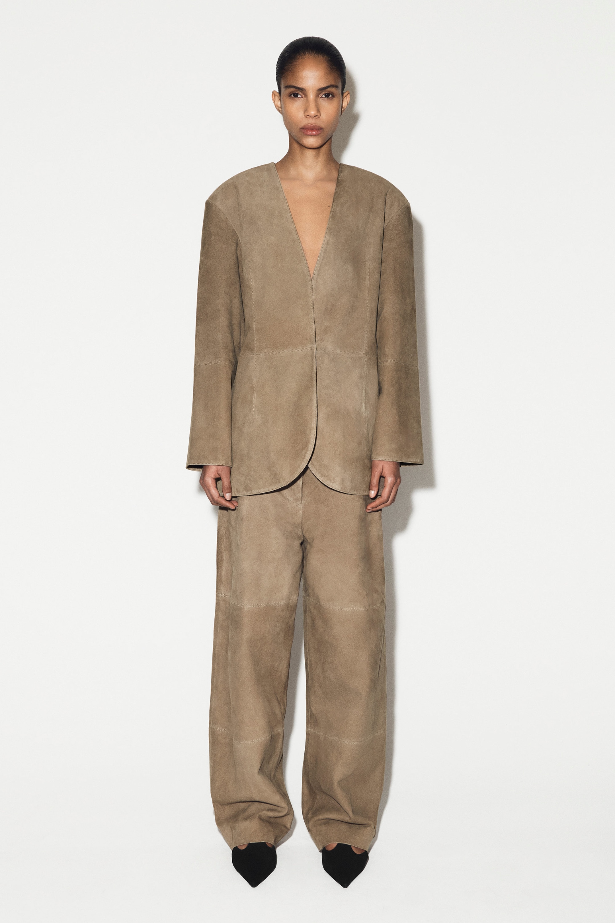 COLLARLESS SUEDE BLAZER