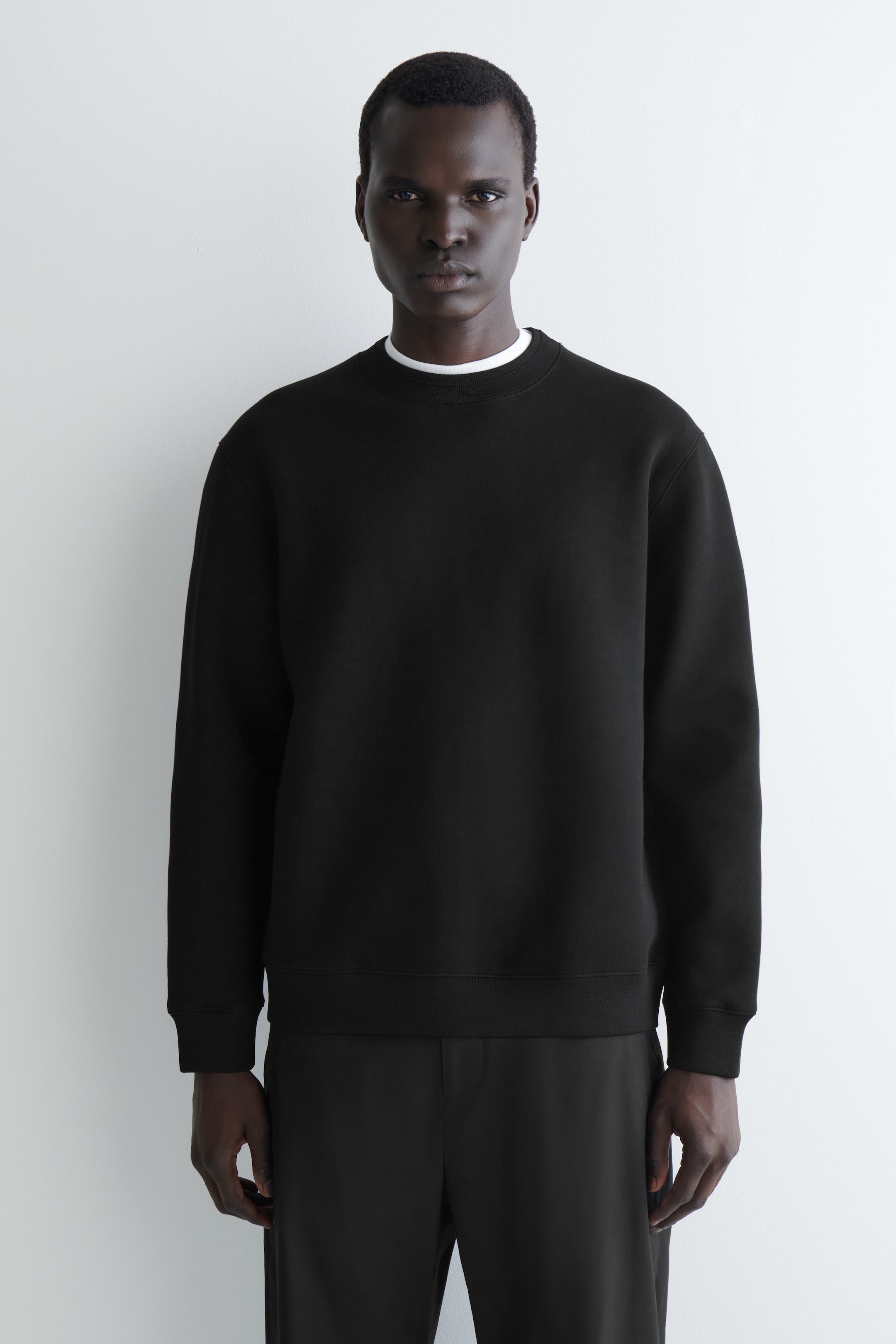 Größeres Bild ansehen: LOCKERES SWEATSHIRT AUS SCUBA - SCHWARZ - Men | H&M DE 1