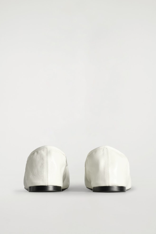 LEATHER BALLET FLATS — WHITE