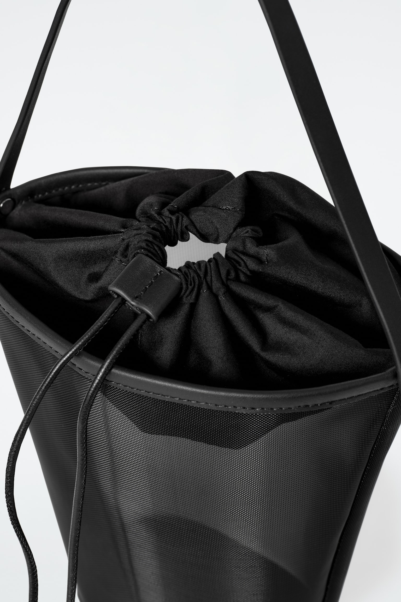 BORSA A SECCHIELLO MINI IN RETE - NERO/BEIGE - 5