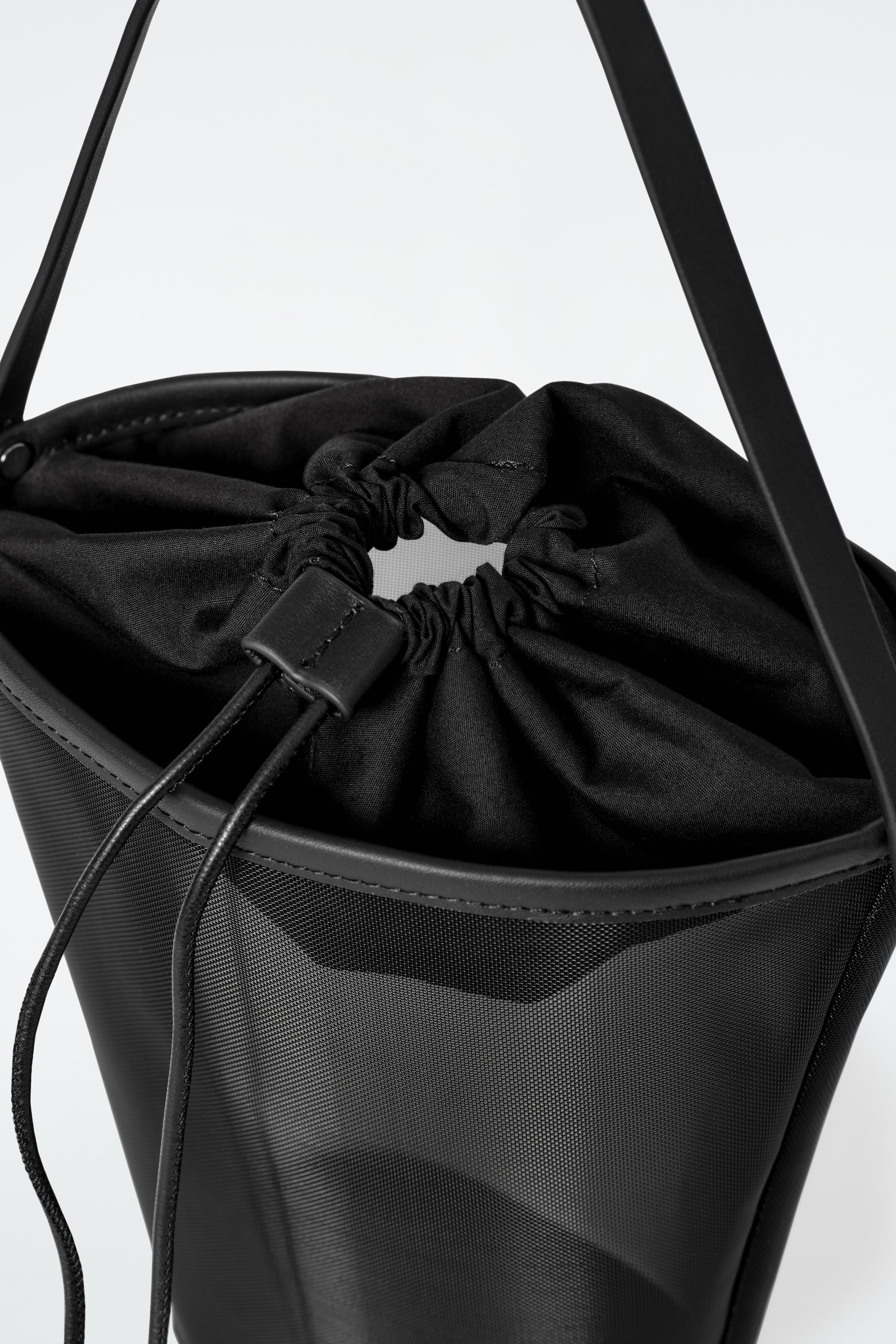 View larger image: MINI BUCKET BAG - MESH - BLACK - Ladies | H&M GB 6