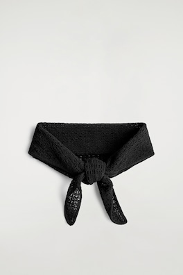 OPEN-KNIT TRIANGLE SCARF — BLACK 4