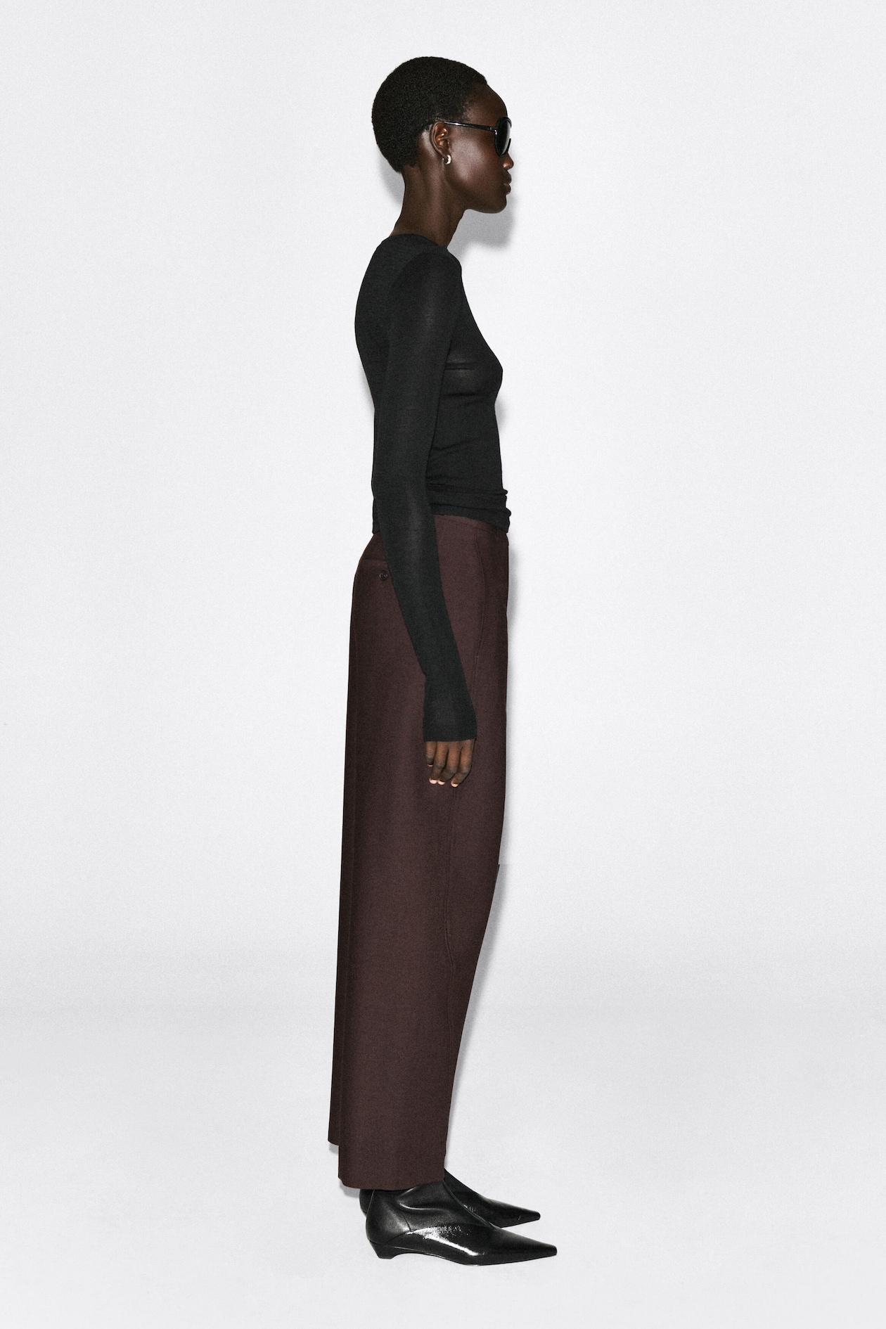 CROPPED WOOL BARREL-LEG TROUSERS — BROWN