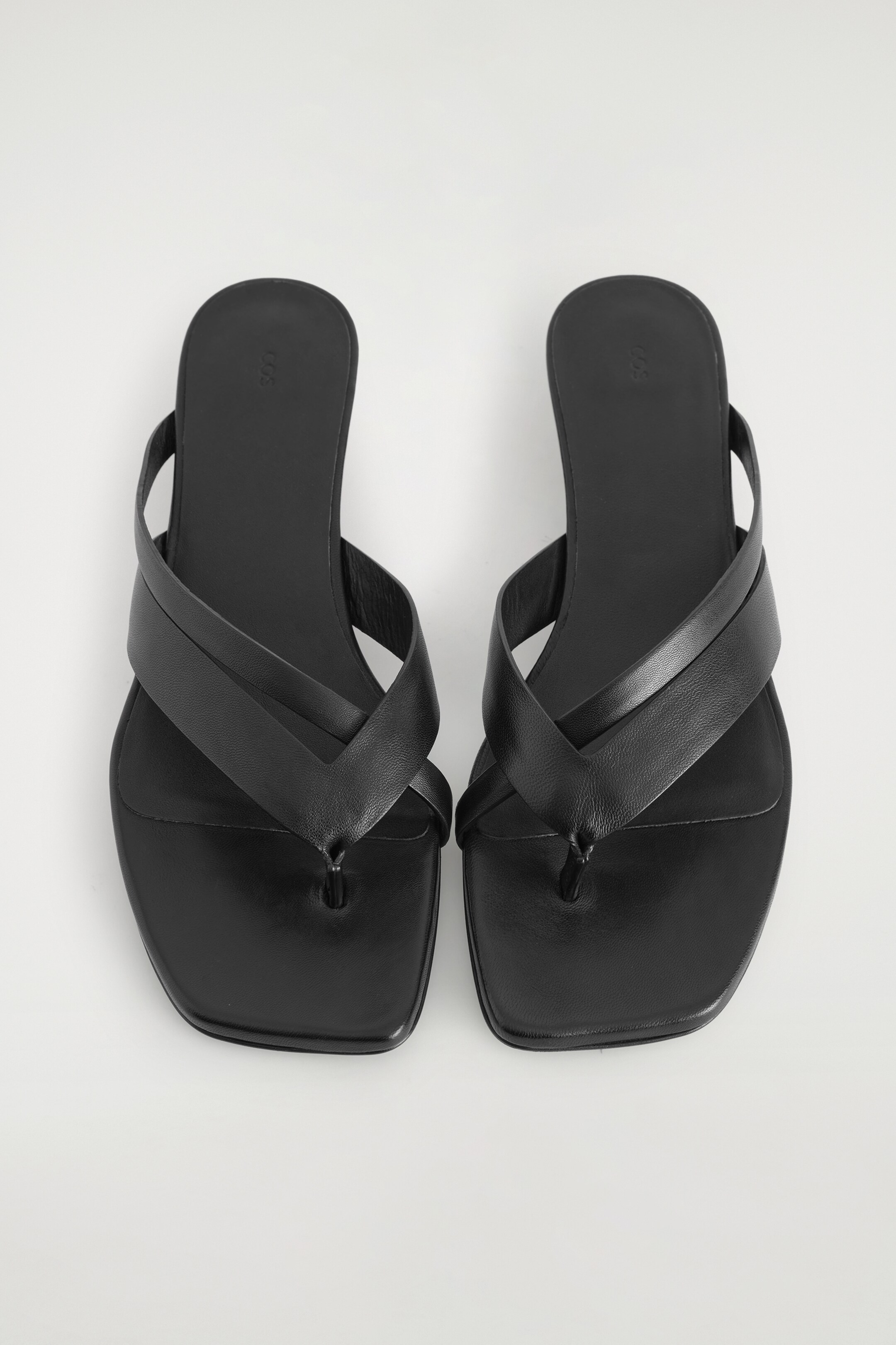 Visualizza immagine più grande: SANDALI KITTEN-HEEL CINTURINO INCROCIATO - NERO - DONNA | H&M IT 6