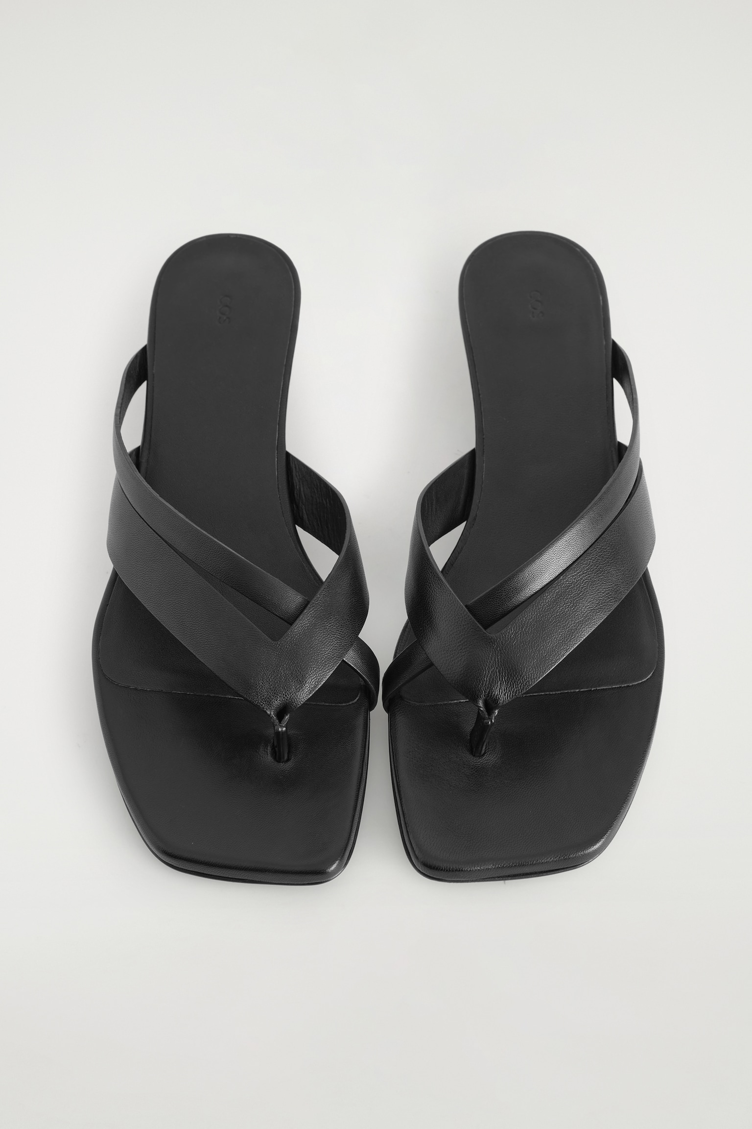 SANDALIAS DE PIEL CON TACÓN KITTEN - NEGRO - 6