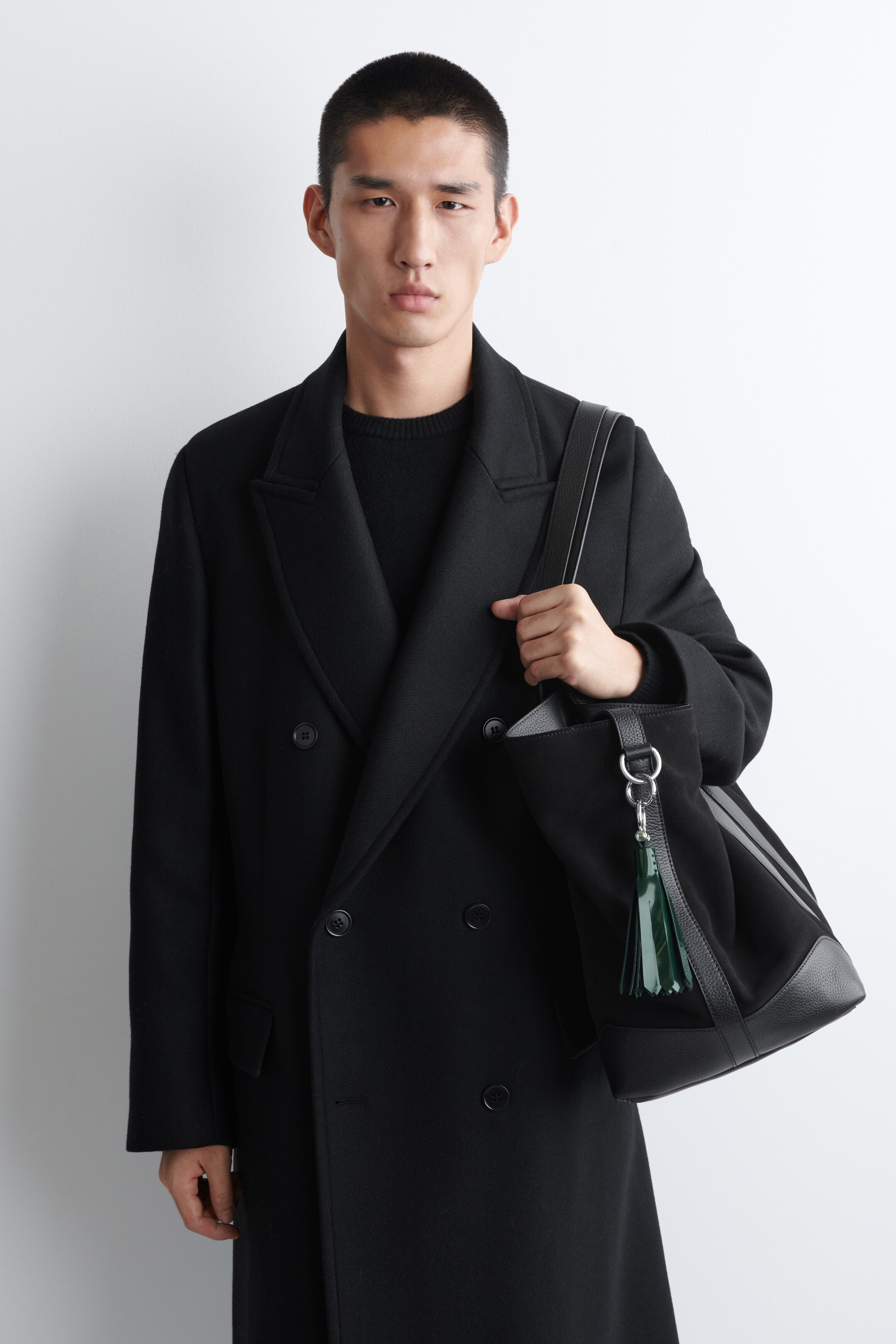 Agrandir l'image: PORTE-CLÉS À POMPON EN CUIR - VERT FONCÉ - HOMME | H&M CH 1