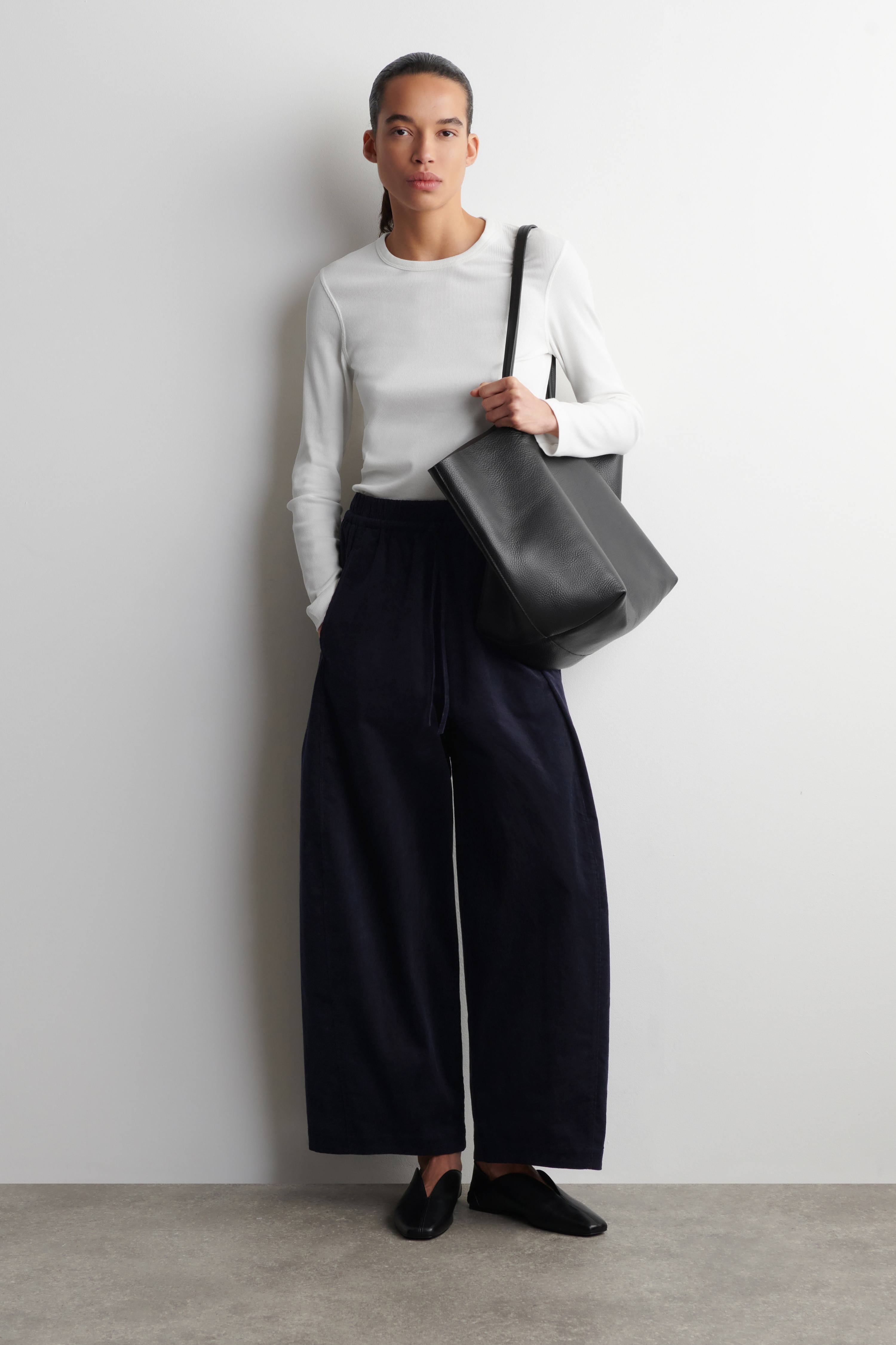 Elastische corduroy broek met barrel-leg - MARINEBLAUW