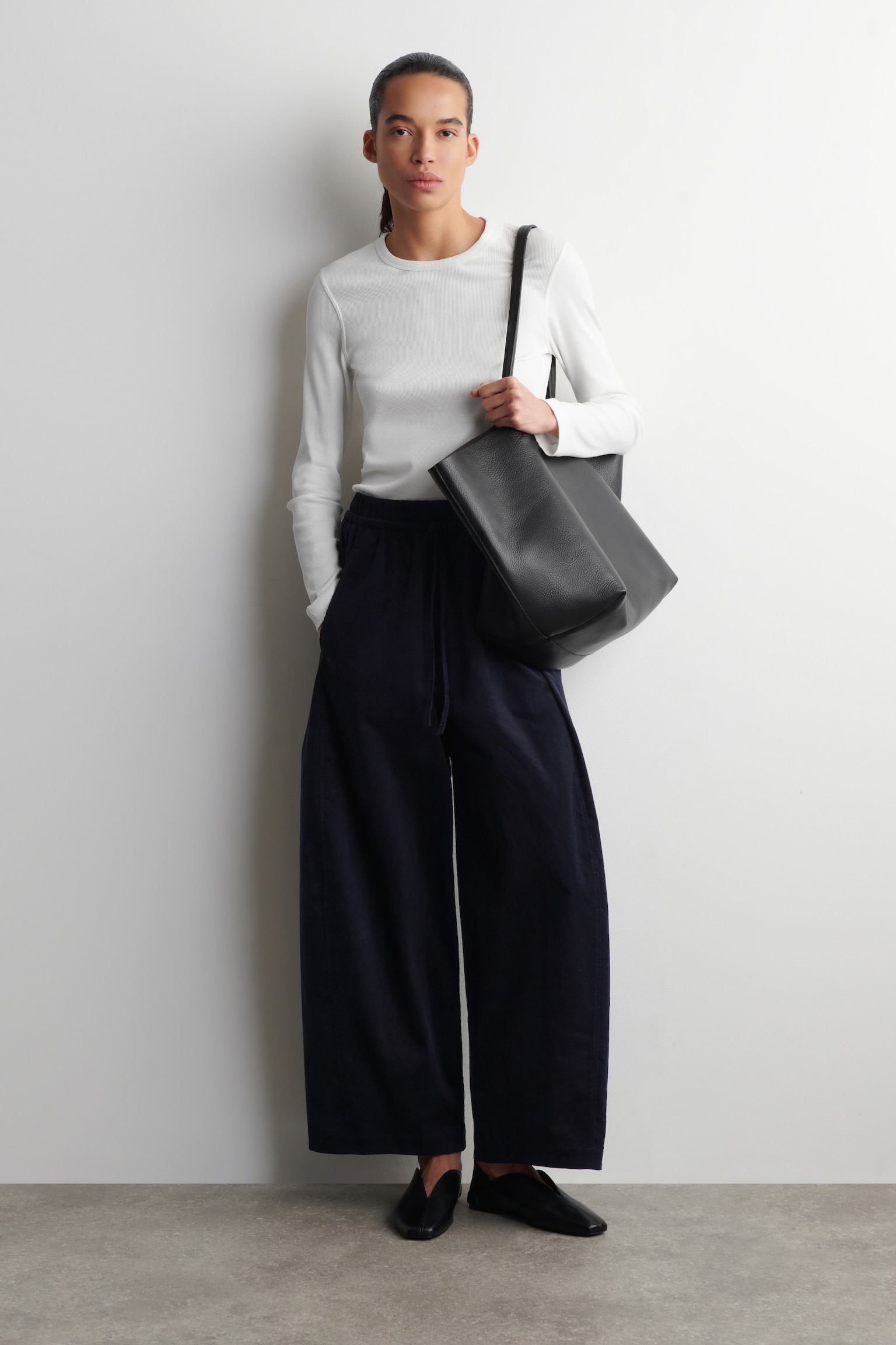 ELASTICATED CORDUROY BARREL-LEG TROUSERS - NAVY - 1