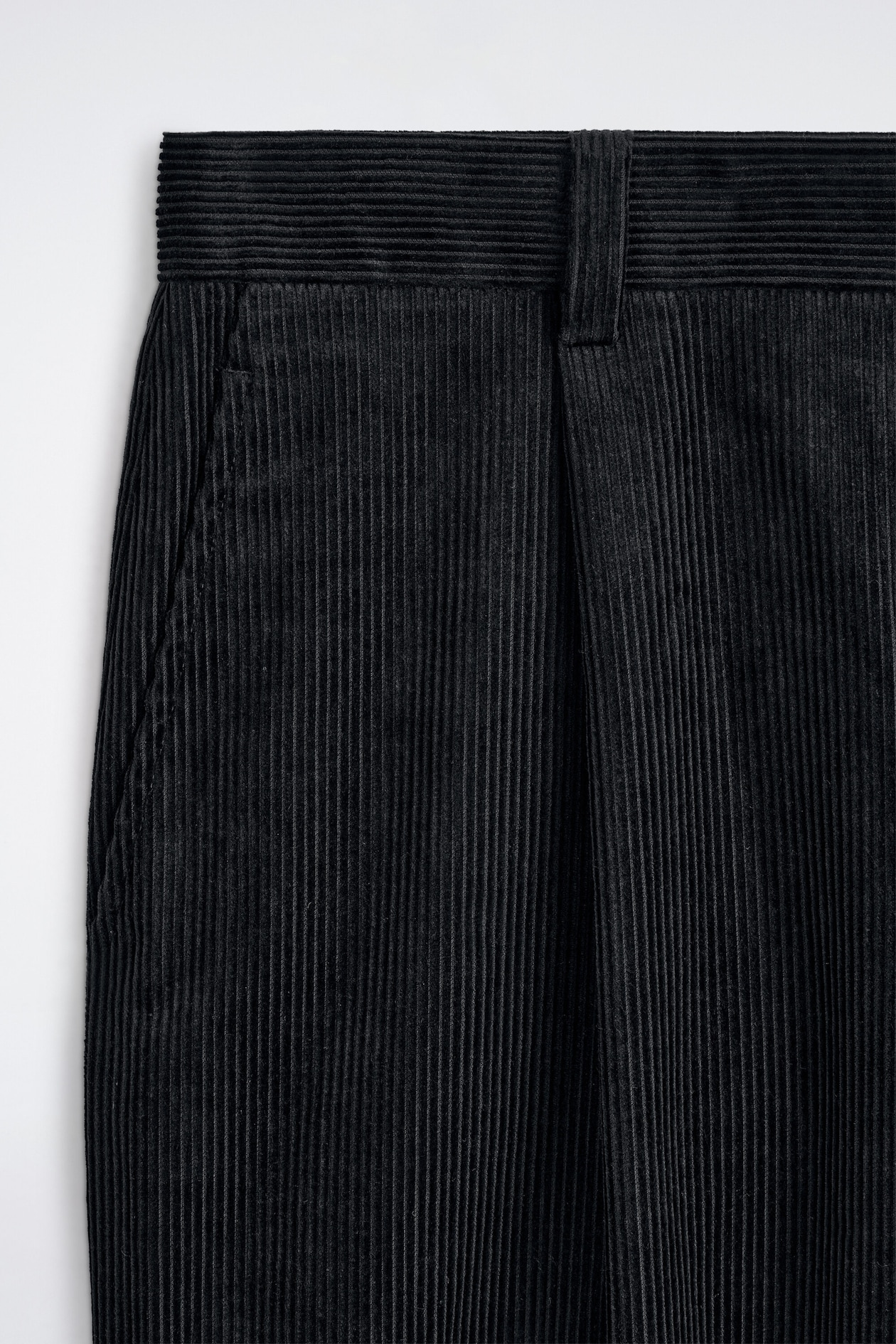 PLEATED RELAXED-FIT TAPERED CORDUROY PANTS — BLACK