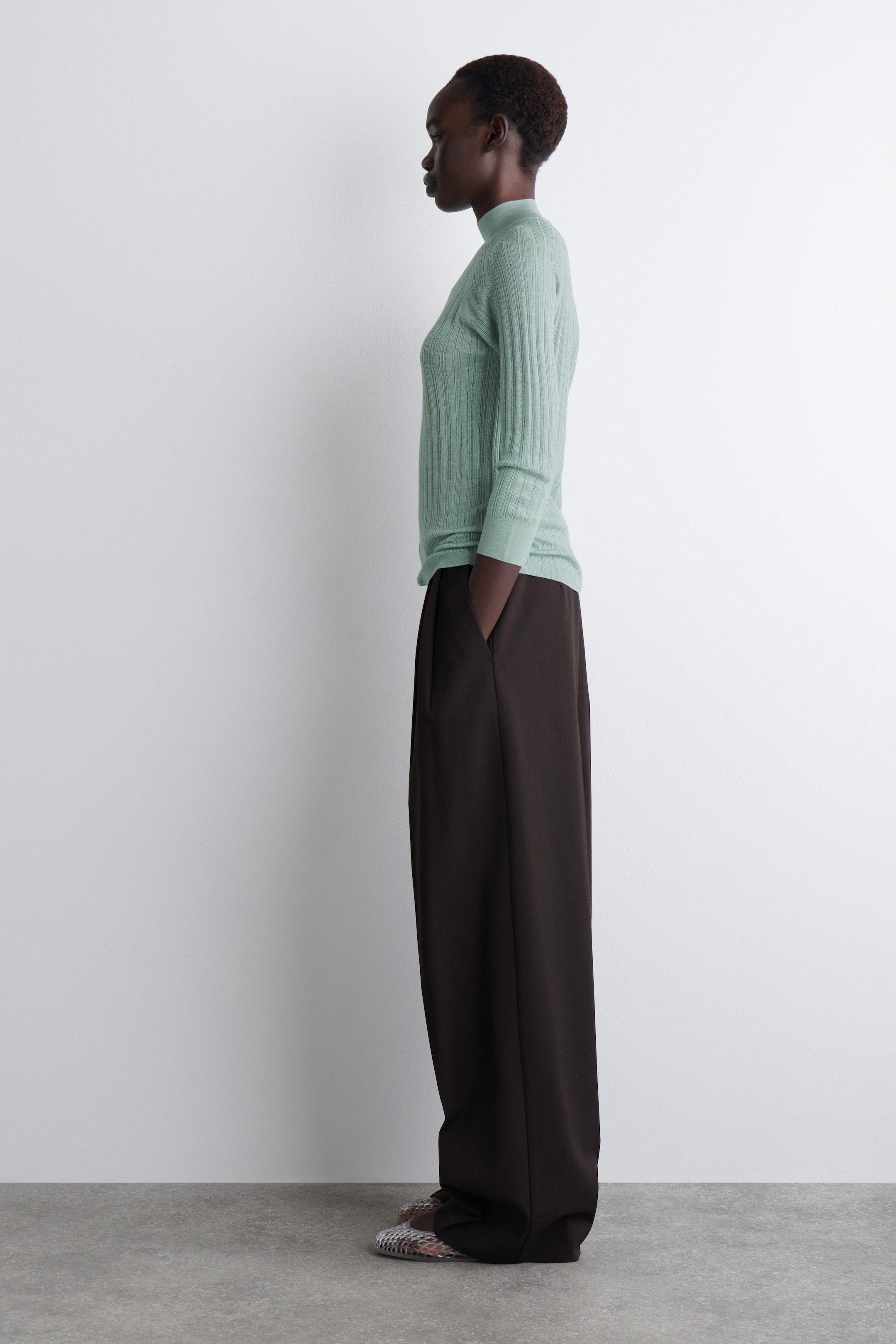 Visa större bild: SKIR RIBBSTICKAD TOPP - FLERA FÄRGER - DAM | H&M SE 3