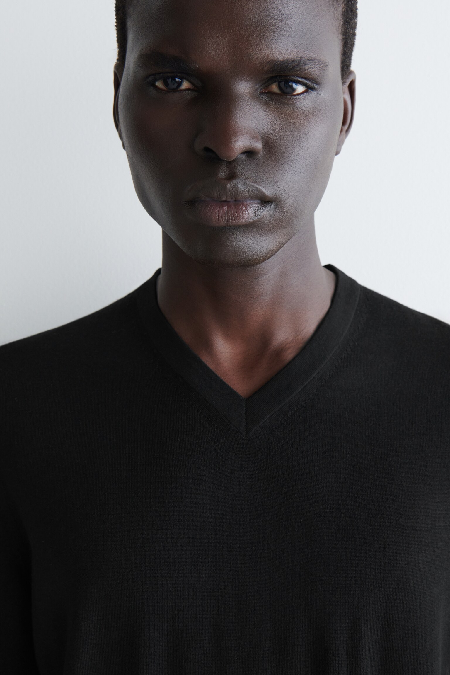 PULL À COL EN V SLIM EN LAINE MÉRINOS - NOIR/VERT FONCÉ - 5