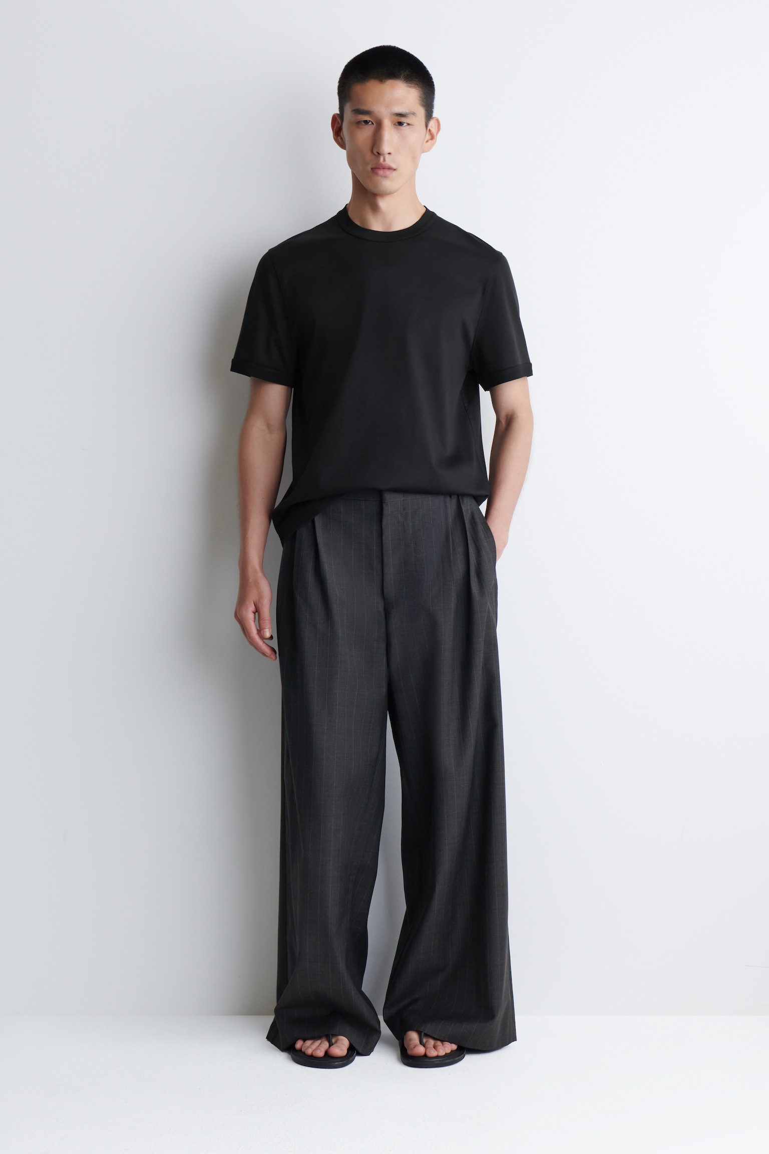 MERINO WOOL WIDE-LEG TROUSERS - BLACK / PINSTRIPED