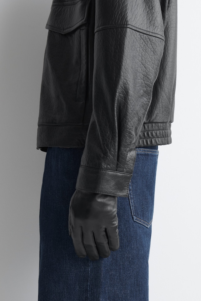 TOPSTITCHED CASHMERE-LINED LEATHER GLOVES — BLACK