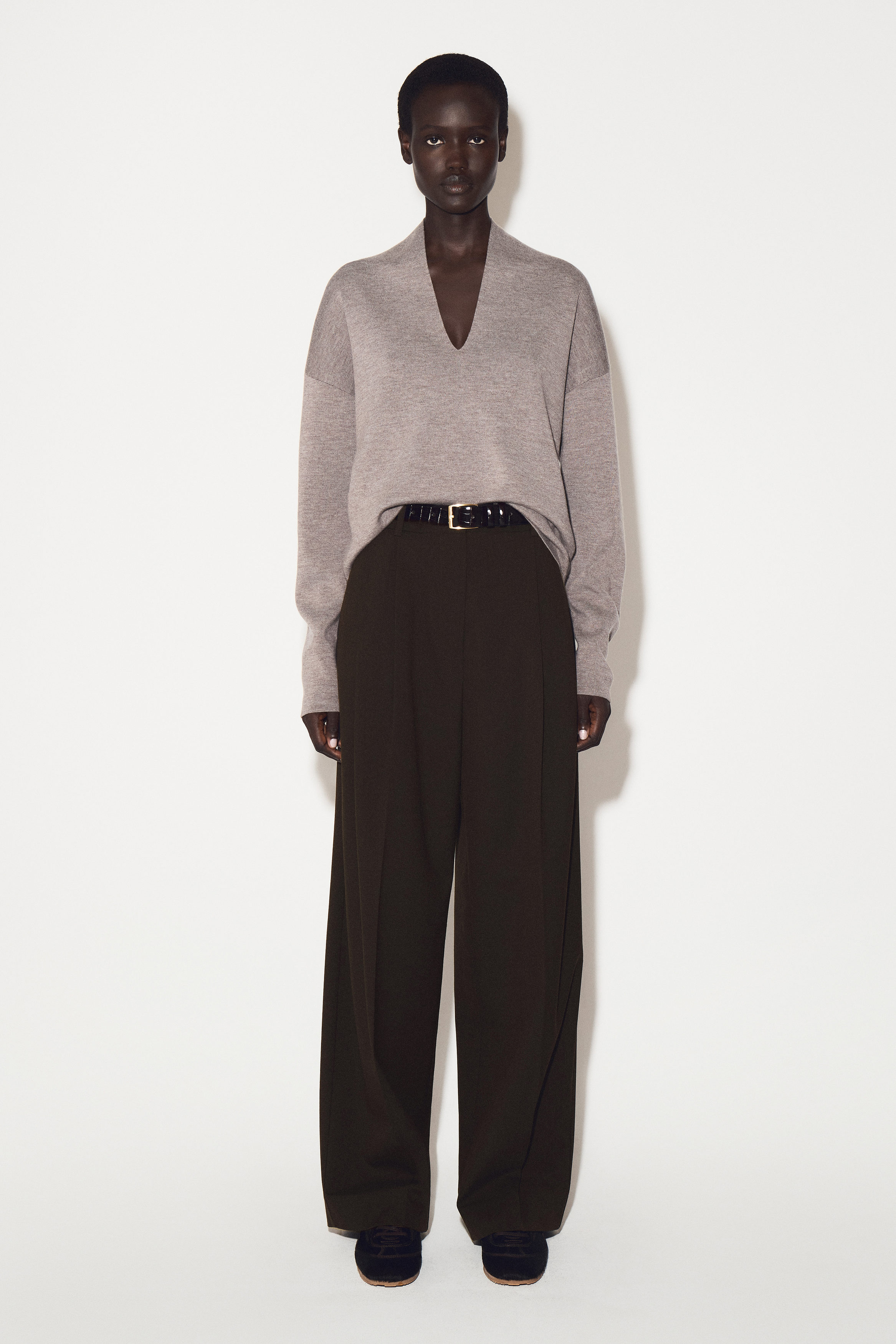 DRAPED MERINO WOOL V-NECK SWEATER - MOLE MÉLANGE | COS