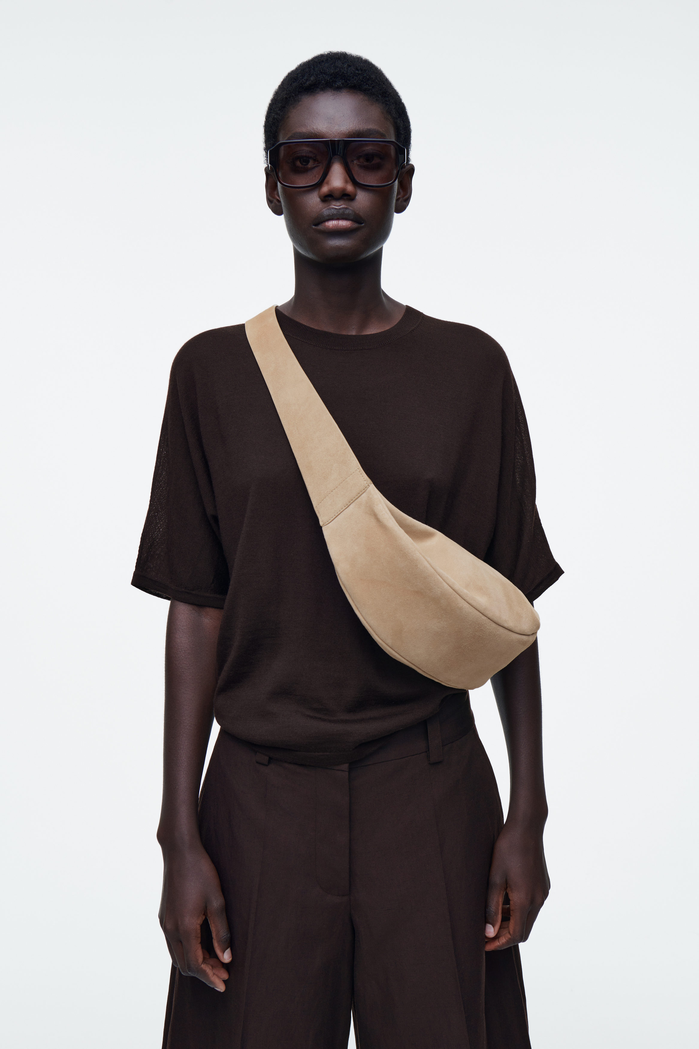 バッグ COS Swing Crossbody Bag バッグ COS Swing Crossbody Bag SWING CROSSBODY BAG - LEATHER