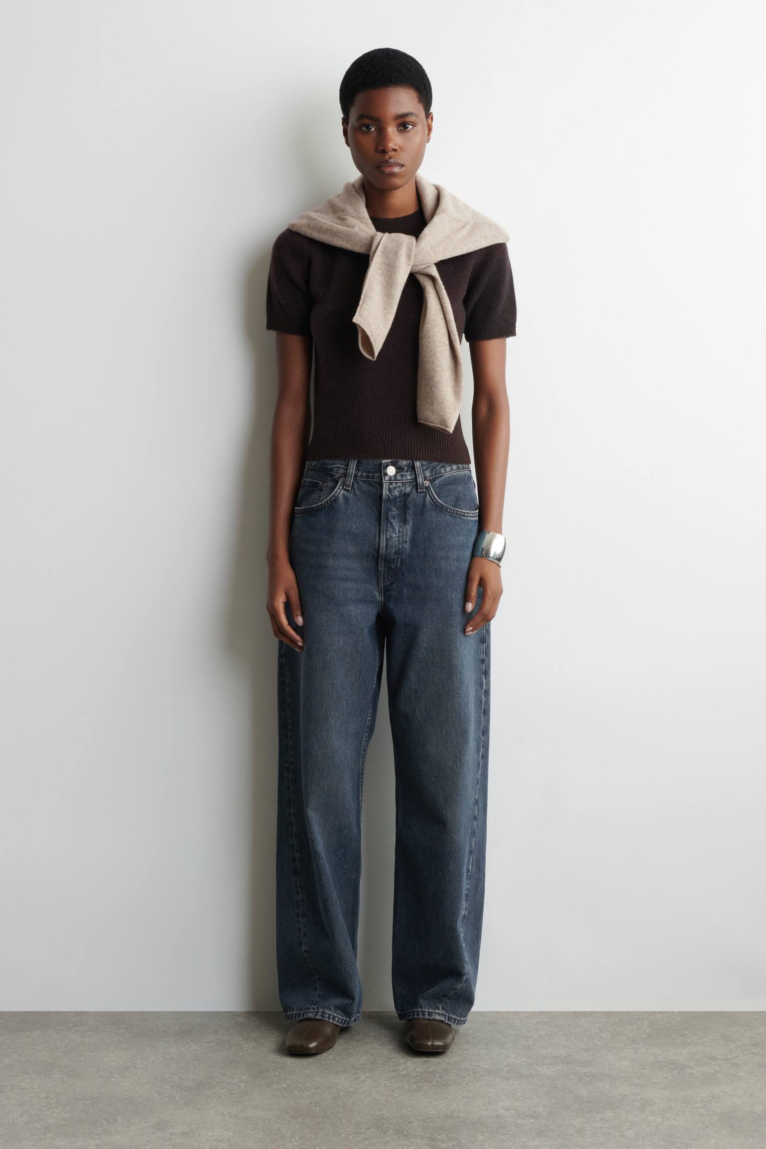 T-SHIRT EN CACHEMIRE - BRUN FONCÉ/CRÈME - 3