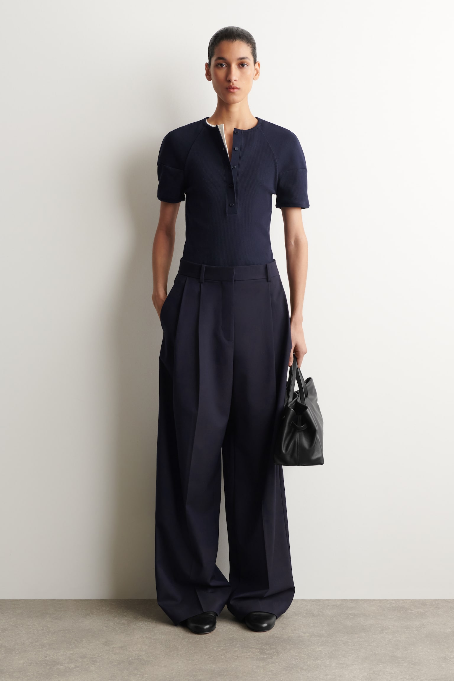 ТОП ХЕНЛИ ОТ РИБАНО ДЖЪРСИ С ОКРЪГЛЕНО ДЕКОЛТЕ - ТЪМНОСИН/БЯЛО - 3