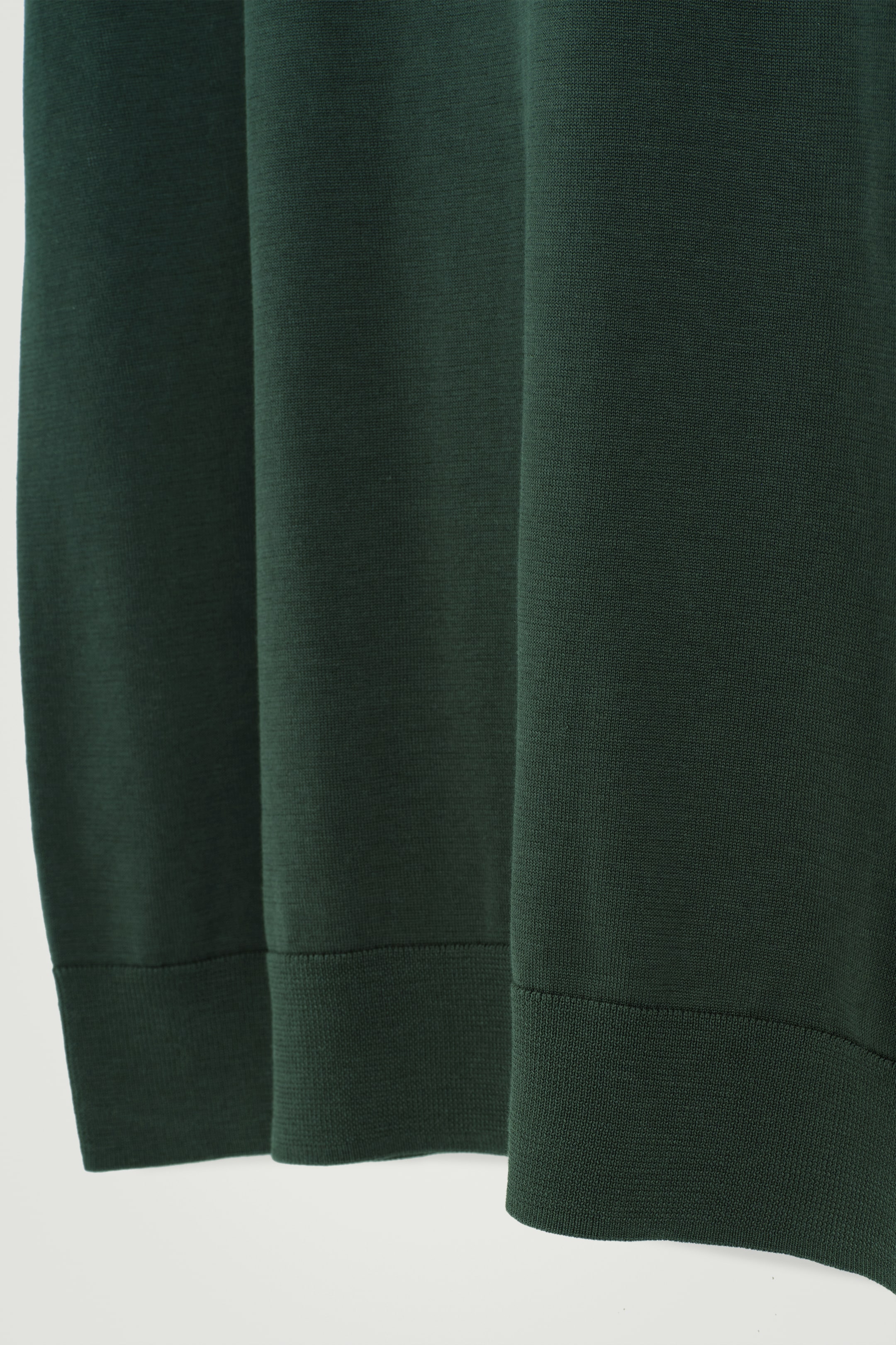 Ver imagen más grande: POLO DE SEDA AJUSTADO DE PUNTO - VERDE OSCURO - HOMBRE | H&M ES 7
