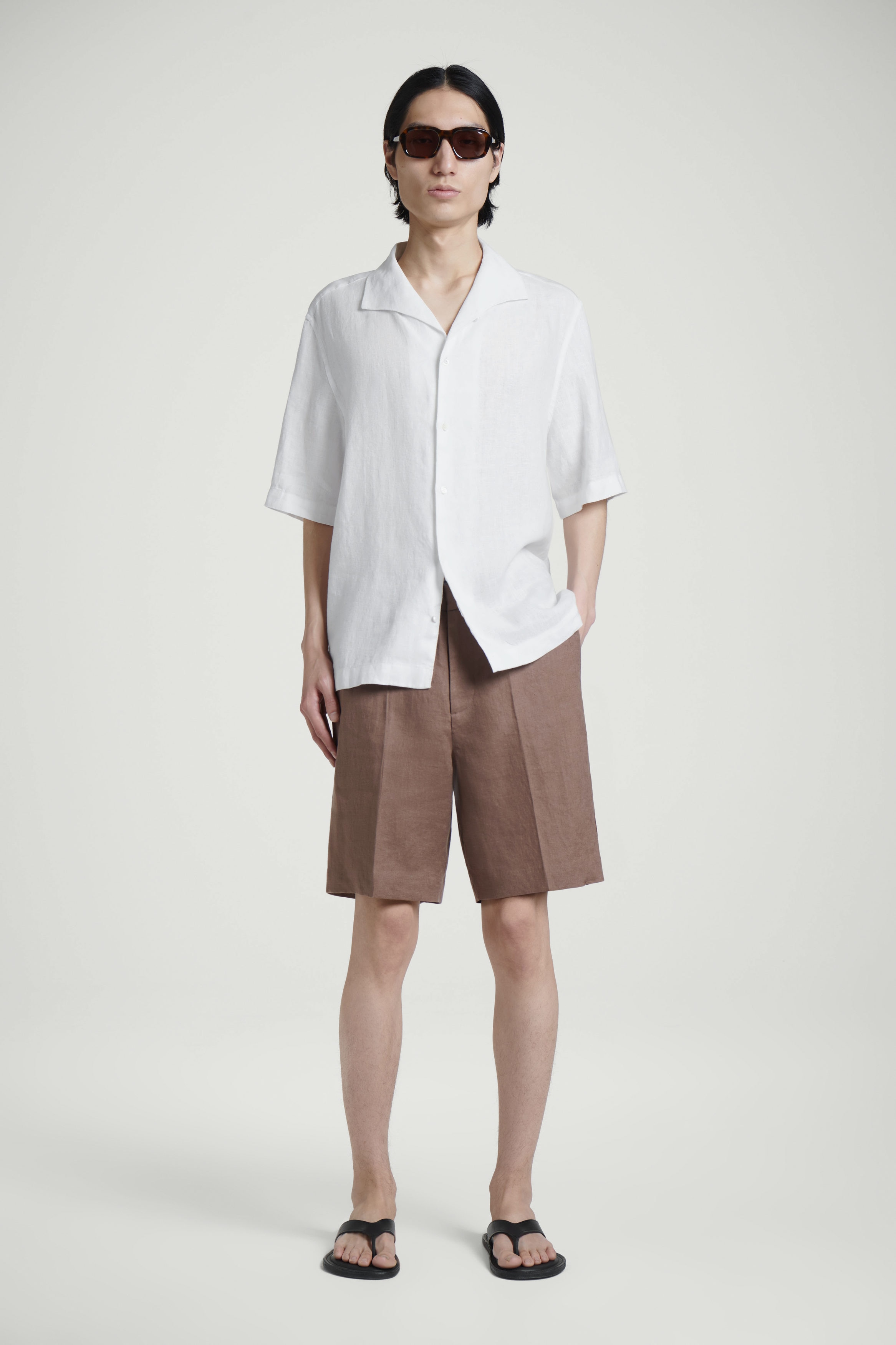 ELASTICATED LINEN SHORTS - BROWN | COS