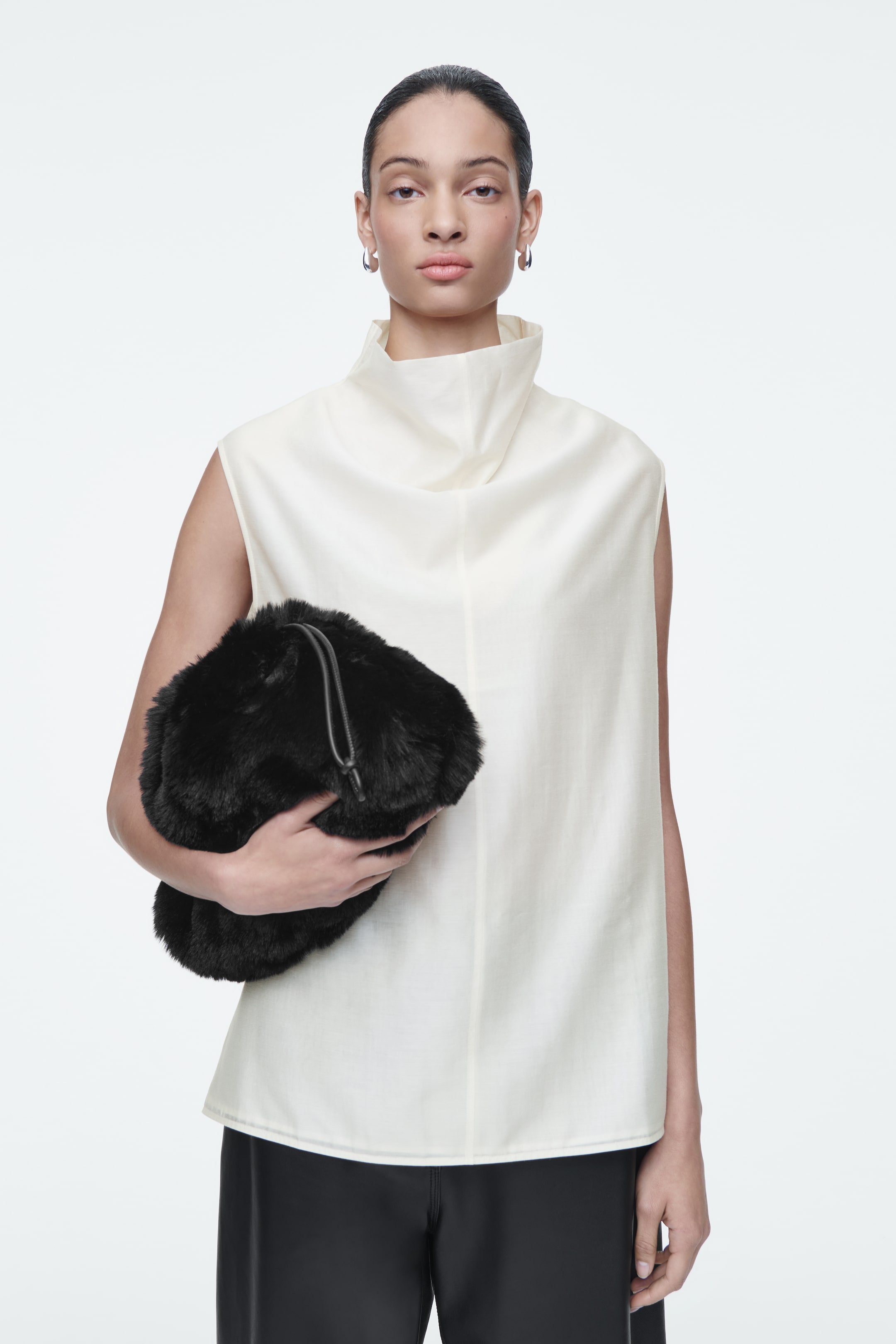 Grösseres Bild ansehen: CAVATELLI CLUTCH - FAUX FUR - SCHWARZ - DAMEN | H&M CH 2