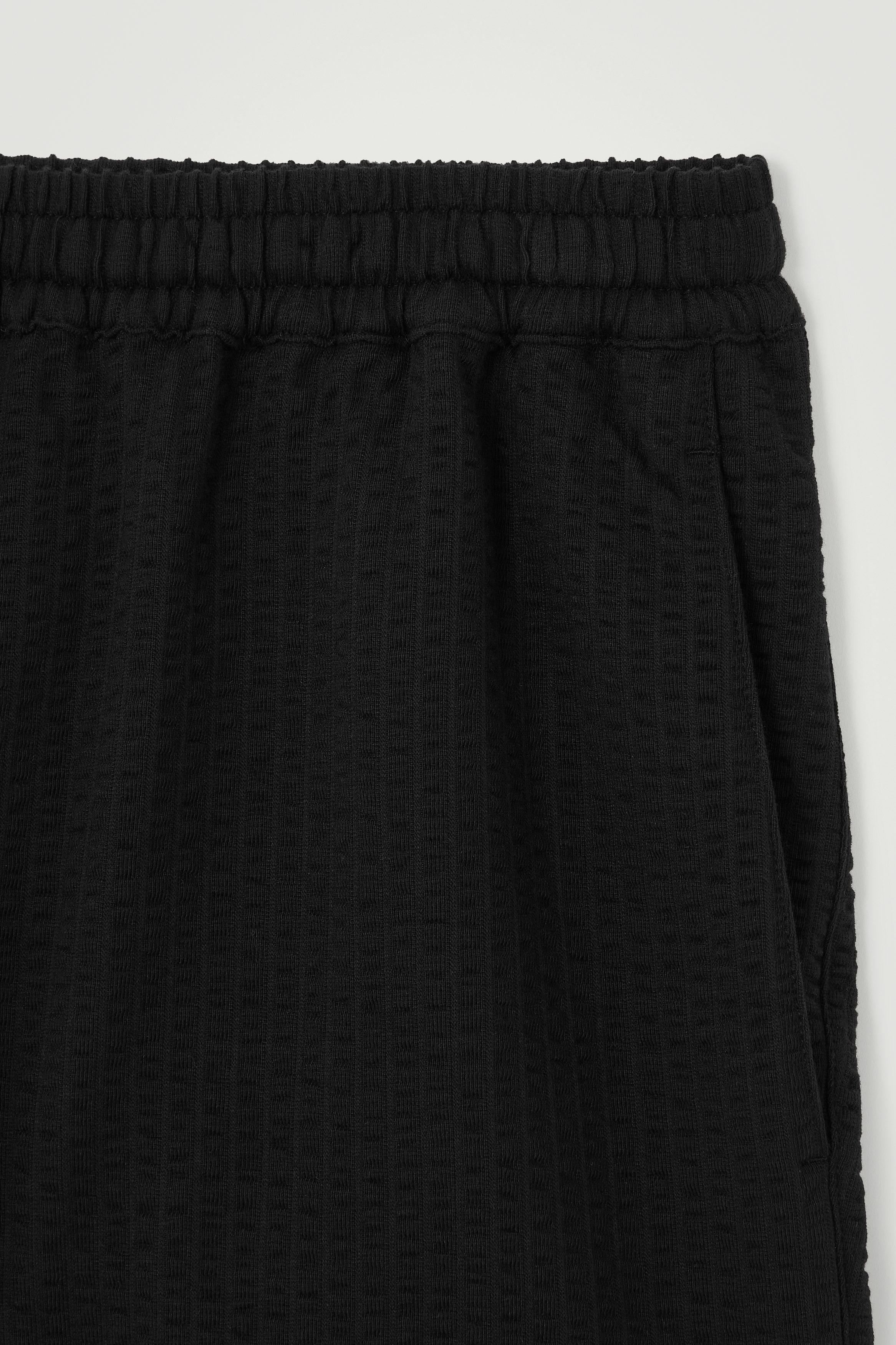 SEERSUCKER ELASTICATED SHORTS - BLACK | COS