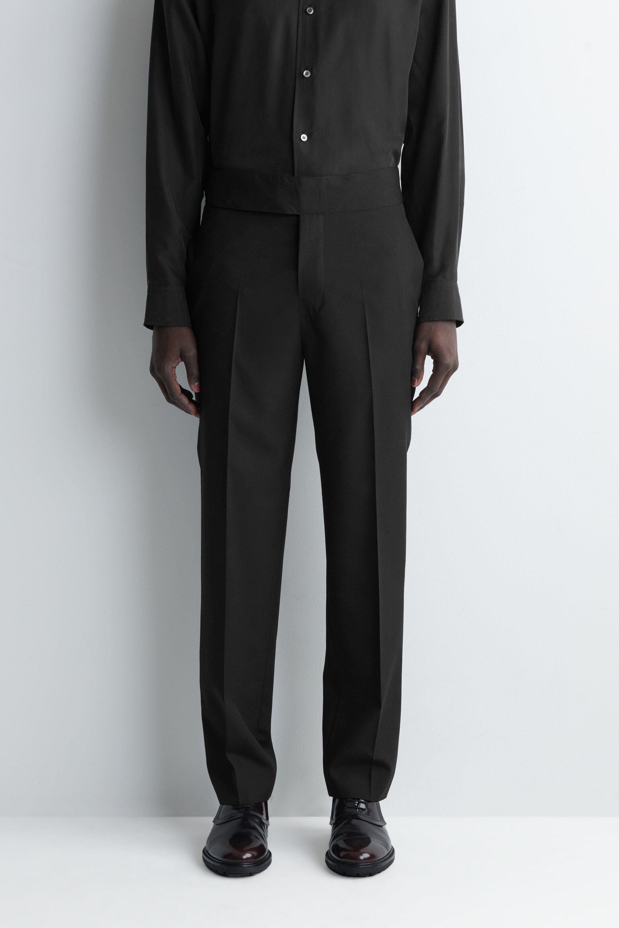 Vezi imaginea mai mare: PANTALONI CONICI DIN LÂNĂ CU BETELIE TIP CUMMERBUND - NEGRU - BĂRBAŢI | H&M RO 3