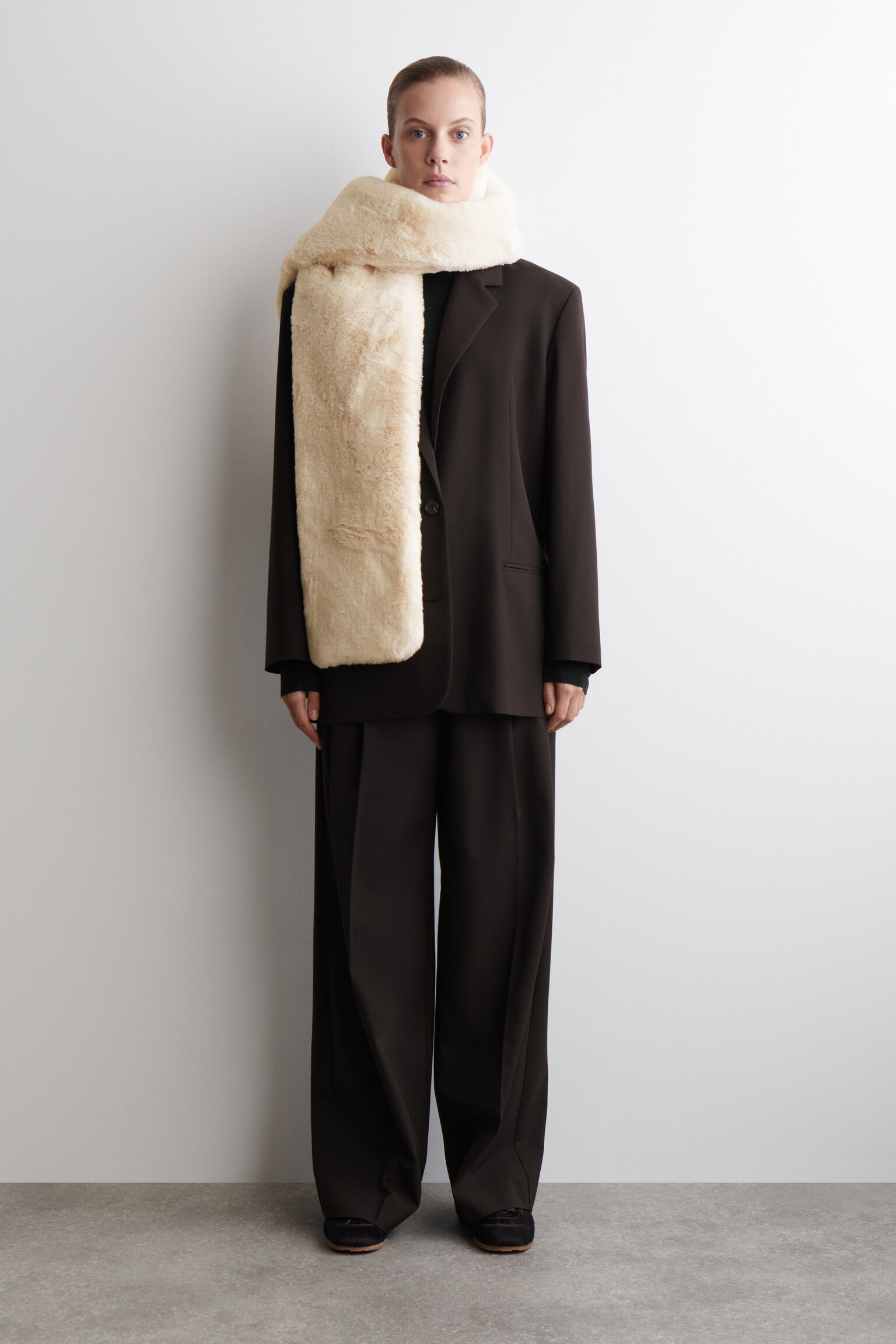 BUFANDA DE PELO SINTÉTICO - BEIGE CLARO - 4