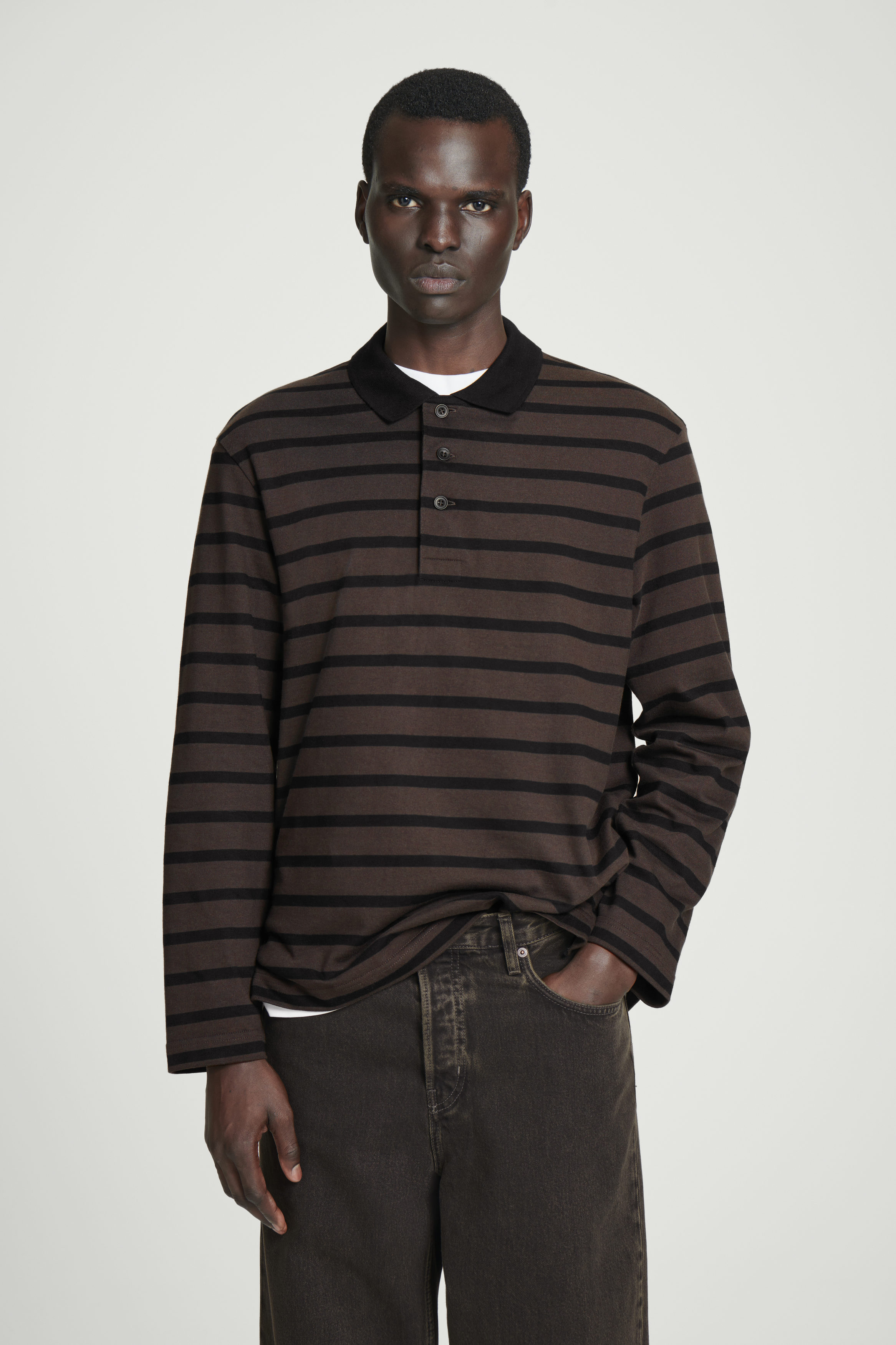 STRIPED LONG-SLEEVED POLO SHIRT - BROWN / BLACK | COS