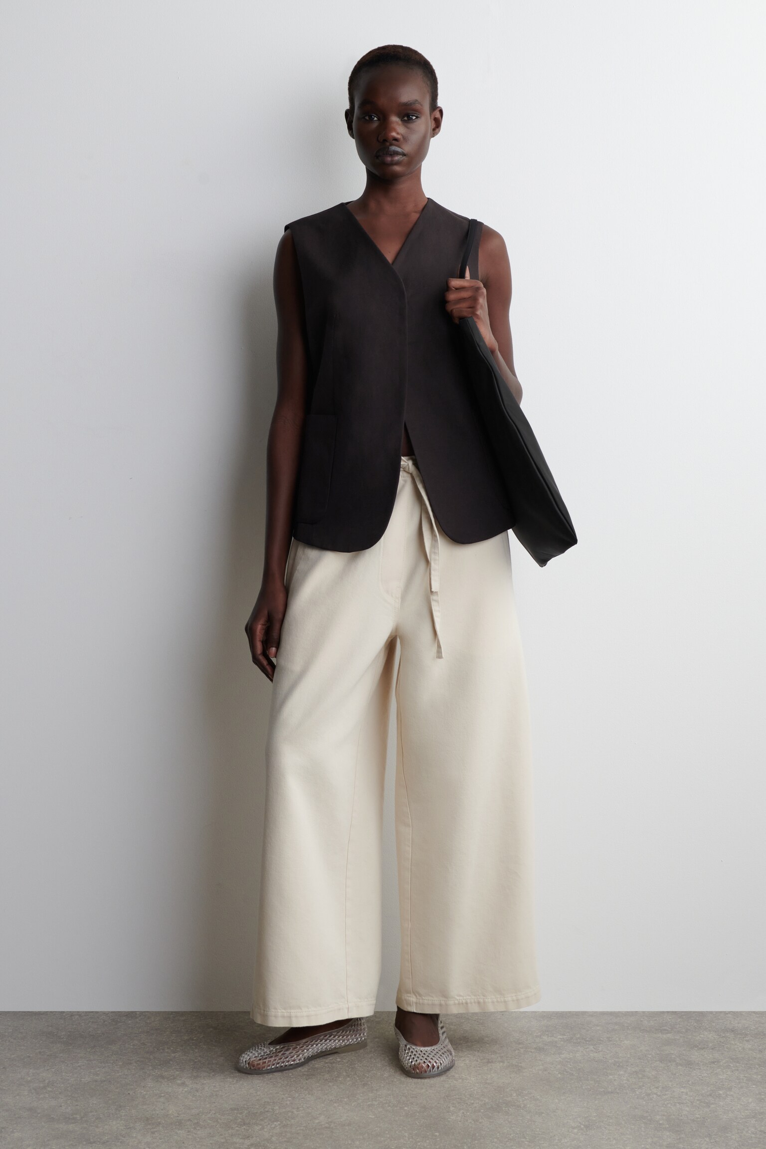 CROPPED DENIM WIDE-LEG TROUSERS - ECRU/DARK BLUE