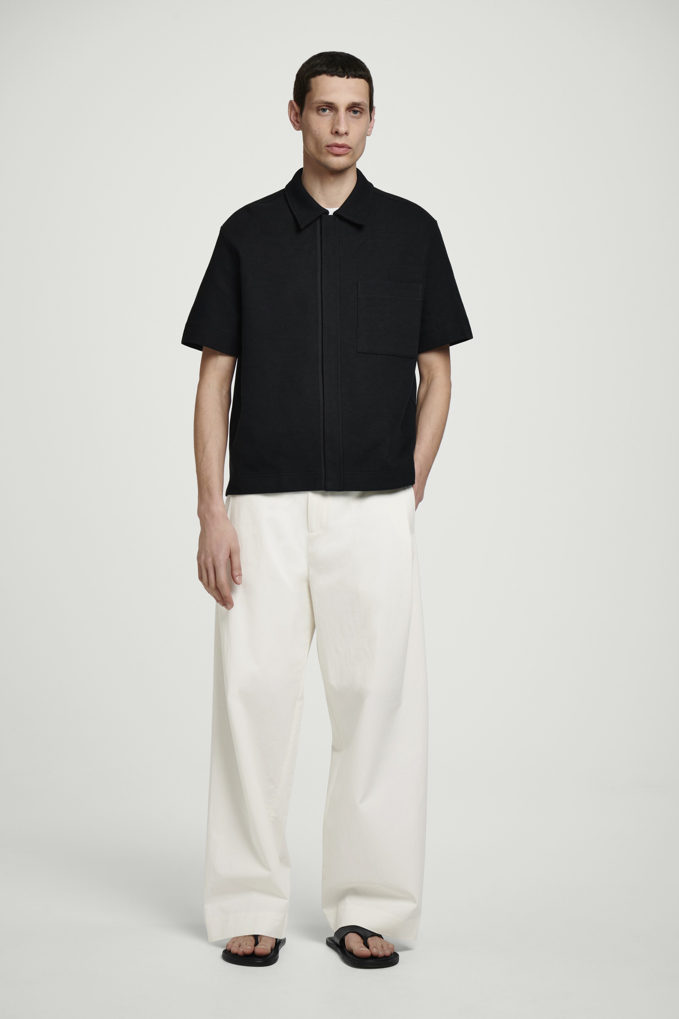 Agrandir l'image: CHEMISE ZIPPÉE EN JERSEY DE COTON TEXTURÉ - NOIR - HOMME | H&M CH 2