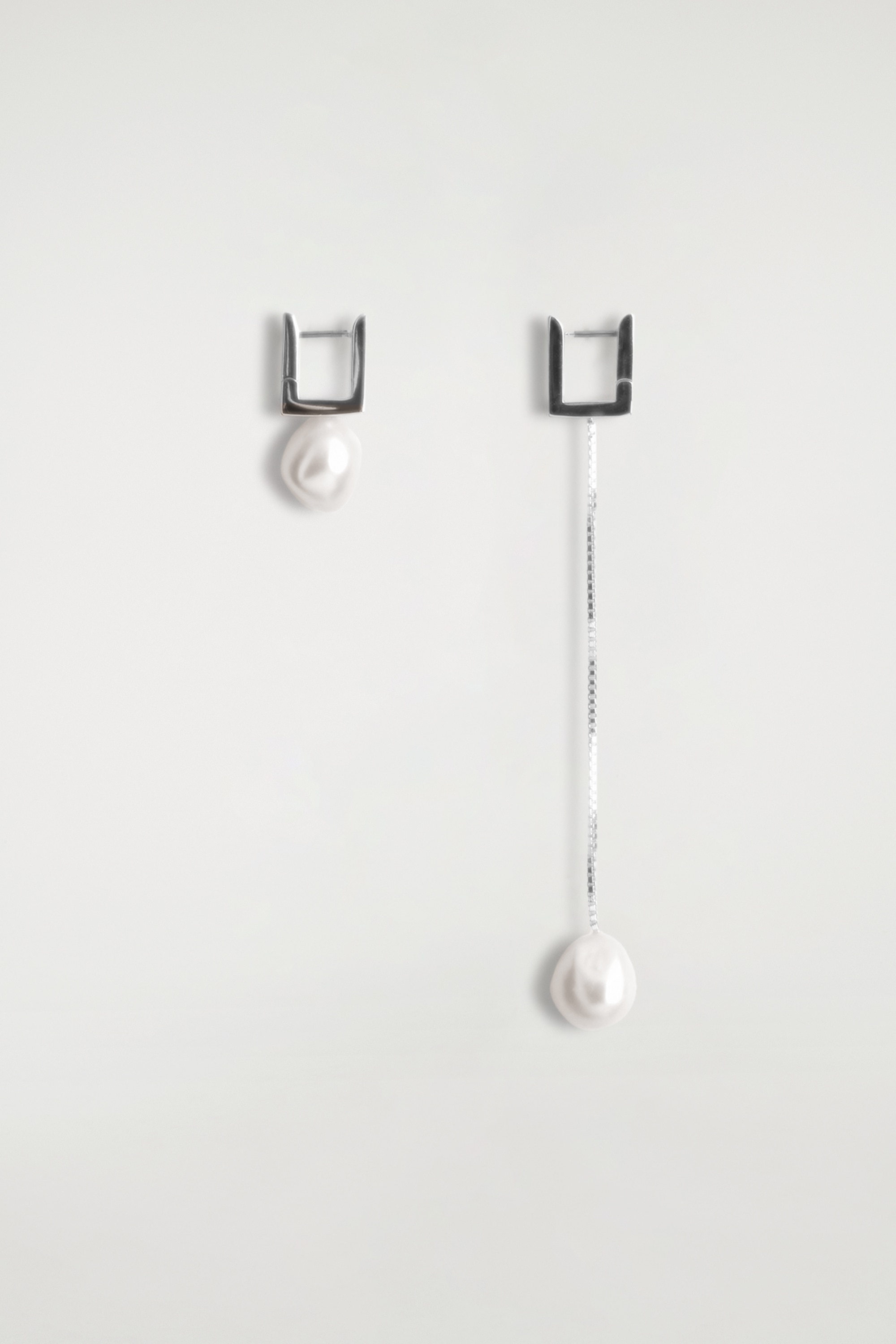 MISMATCHED RECTANGULAR PEARL DROP EARRINGS - SILVER