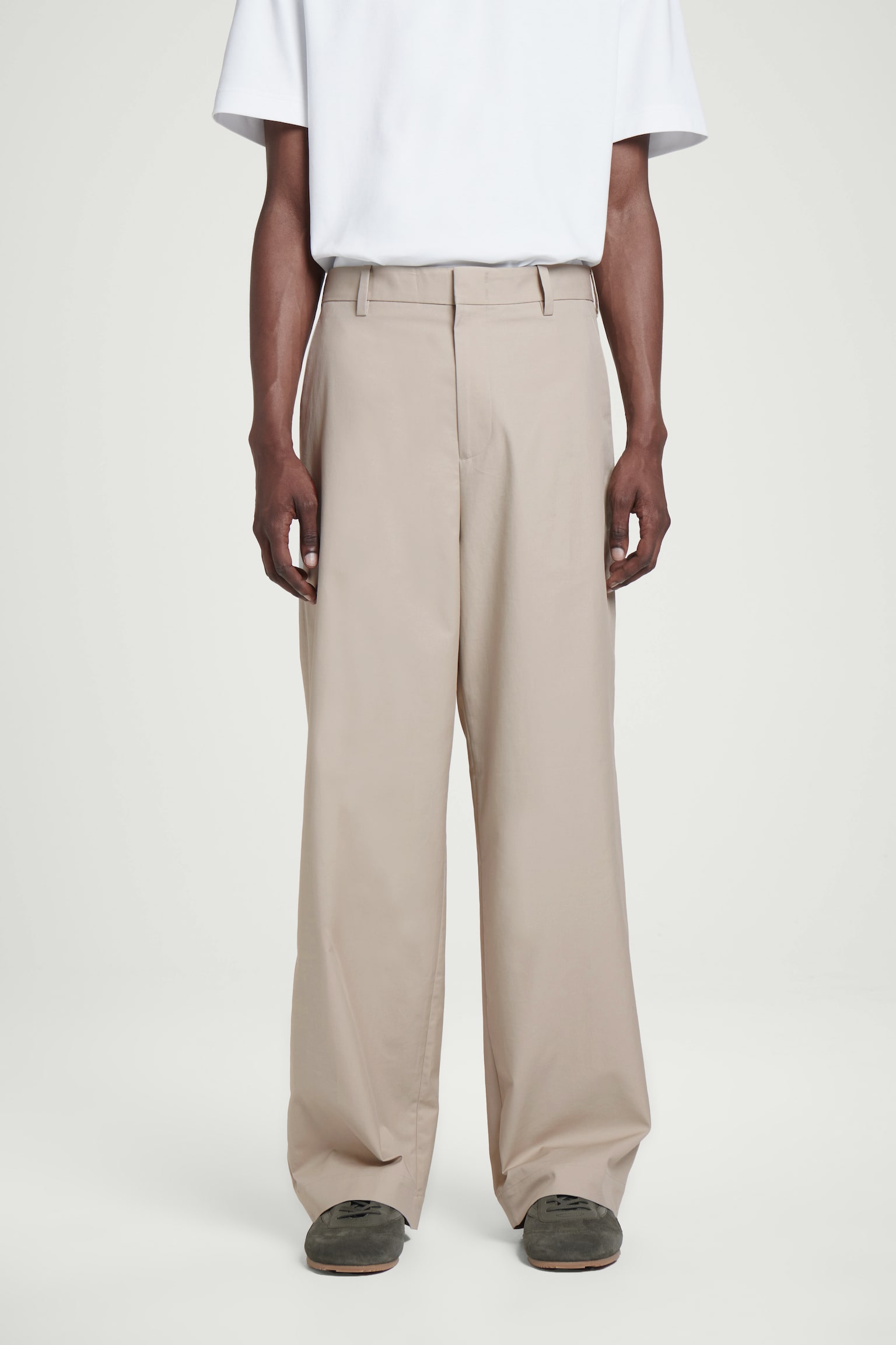CHINOHOSE AUS BAUMWOLLE MIT WEITEM BEIN - BRAUN - 6