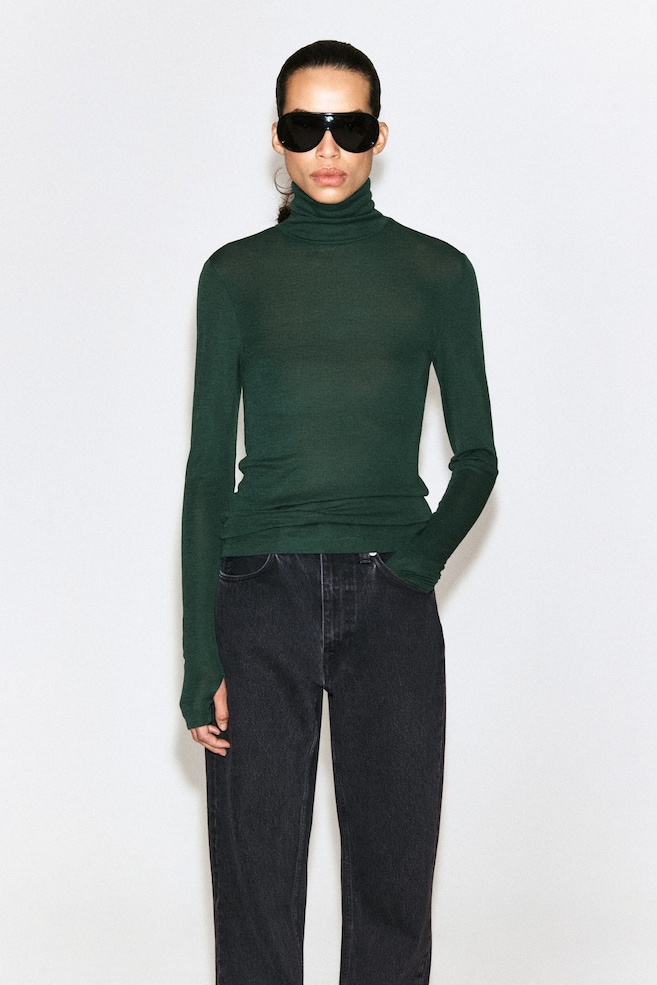 MERINO WOOL TURTLENECK TOP — DARK GREEN
