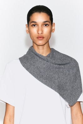 PURE CASHMERE TRIANGLE SCARF — GRAY MÉLANGE 5