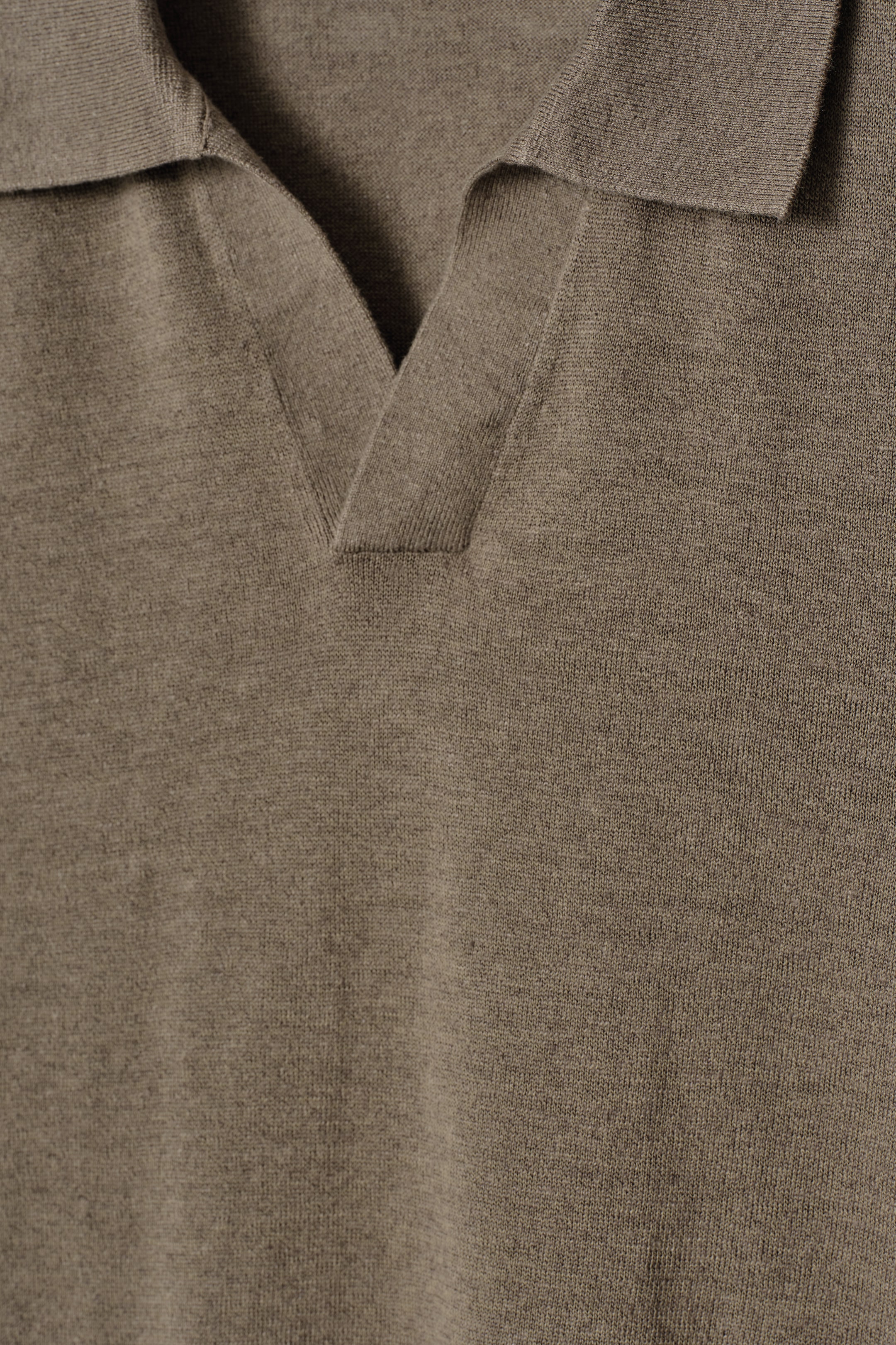 Grotere afbeelding bekijken: GEBREIDE LINNEN POLOSHIRT - DONKER MOL - HEREN | H&M BE 8