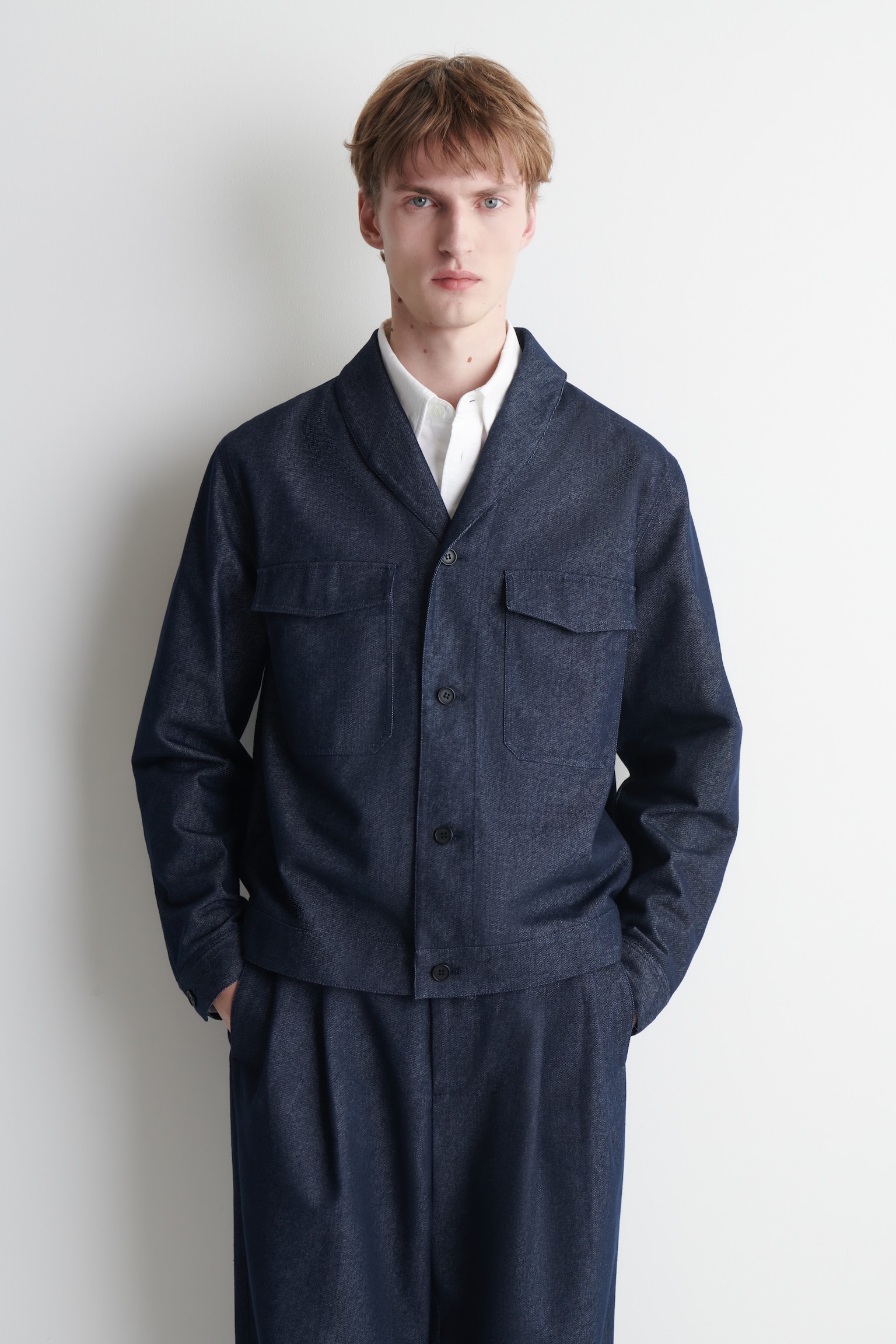 SHAWL-COLLAR DENIM-EFFECT OVERSHIRT - אינדיגו - 1