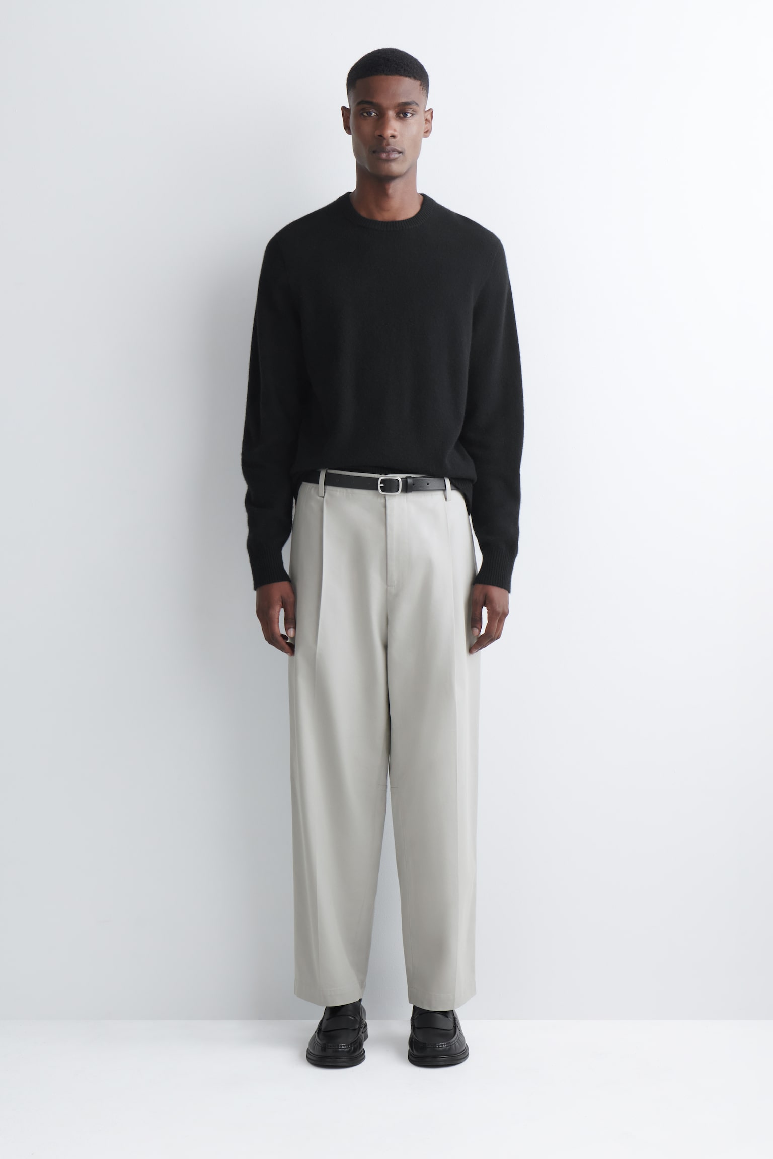 ZKRÁCENÉ BAVLNĚNÉ KALHOTY S ROVNÝMI NOHAVICEMI - SVĚTLE ŠEDÁ/HNĚDÁ - 2